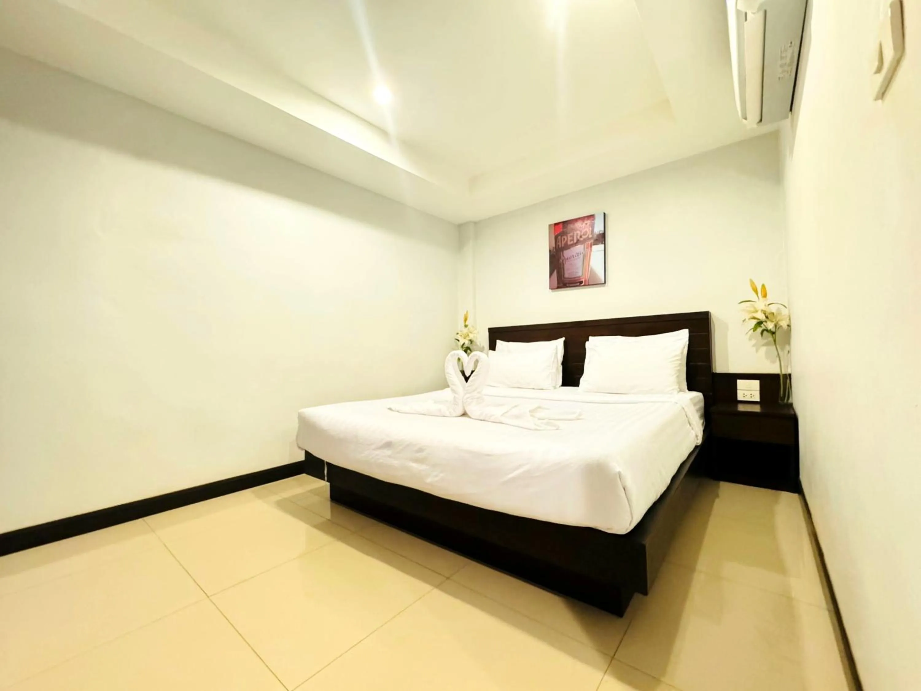 Bedroom, Bed in La Casa Patong