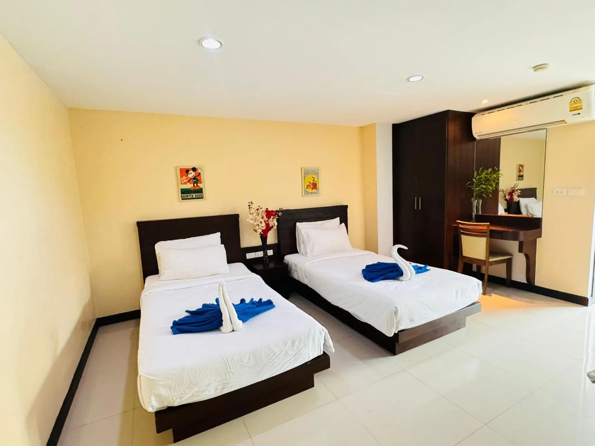 Bedroom, Bed in La Casa Patong