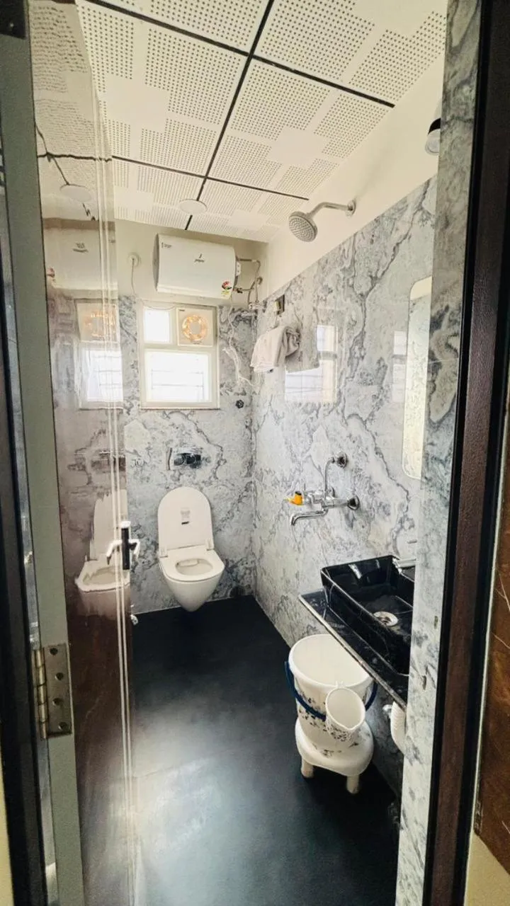 Toilet in Hotel Vivaanta