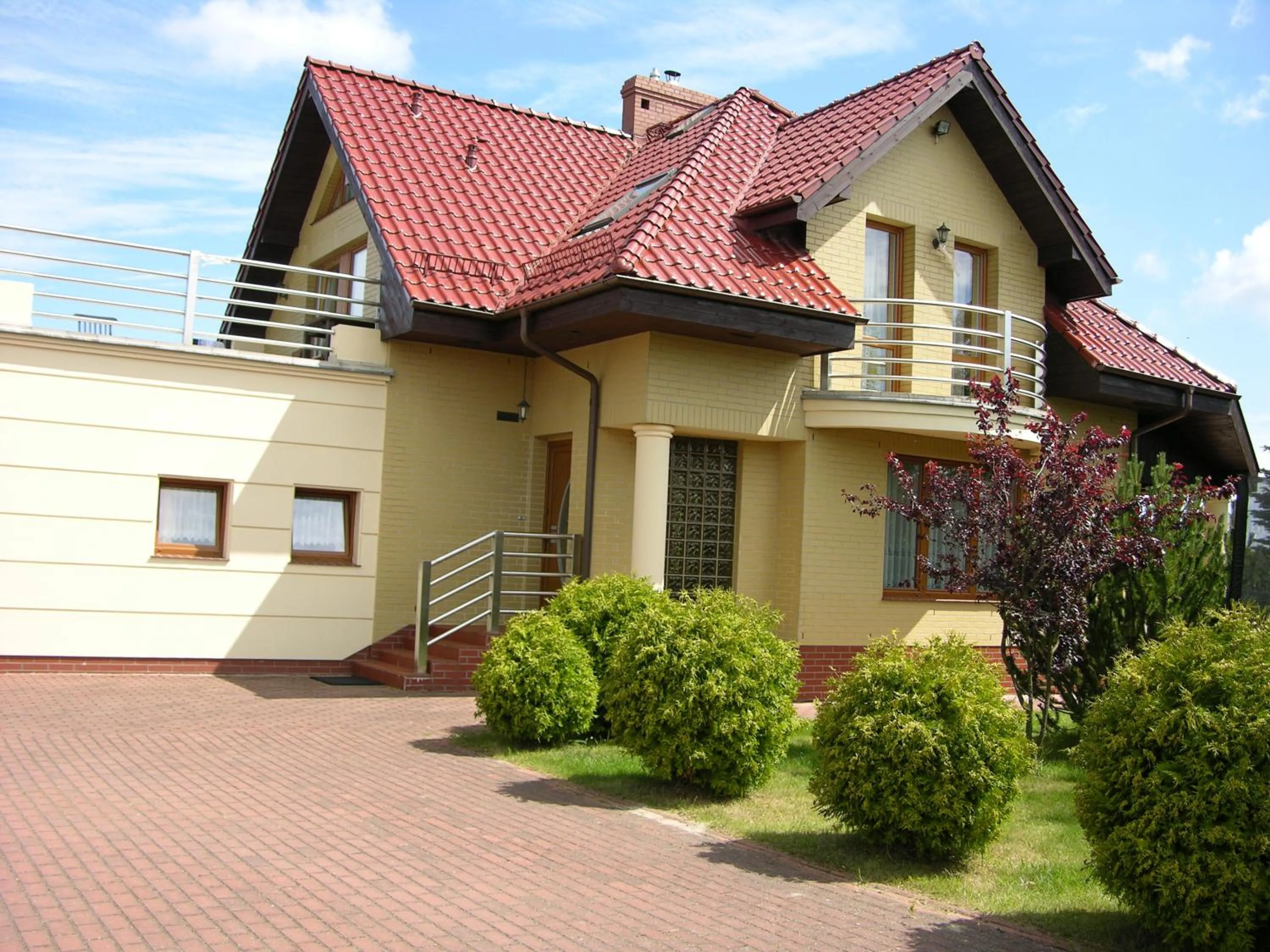 Property building in Willa Edi