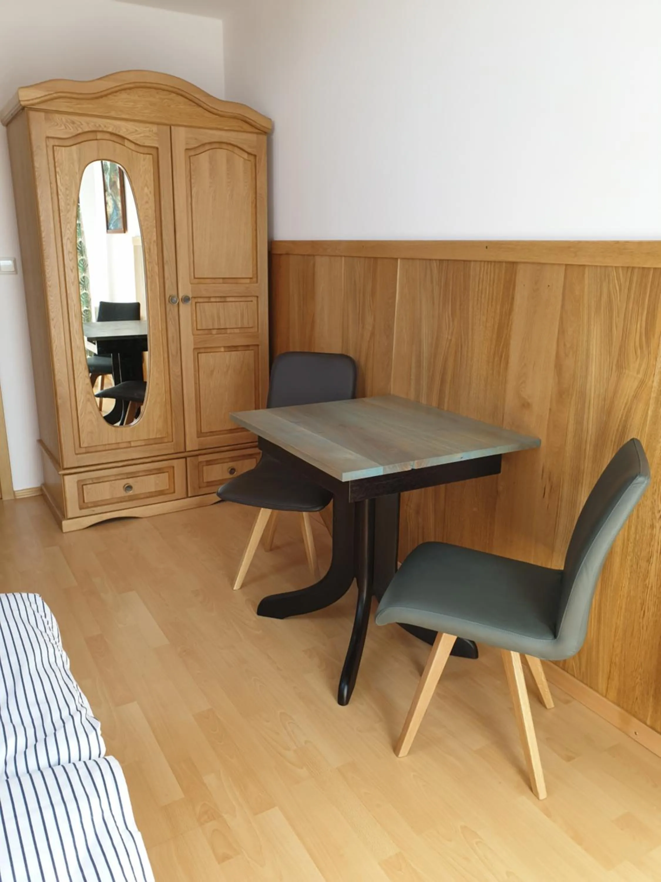 Photo of the whole room in Willa Edi