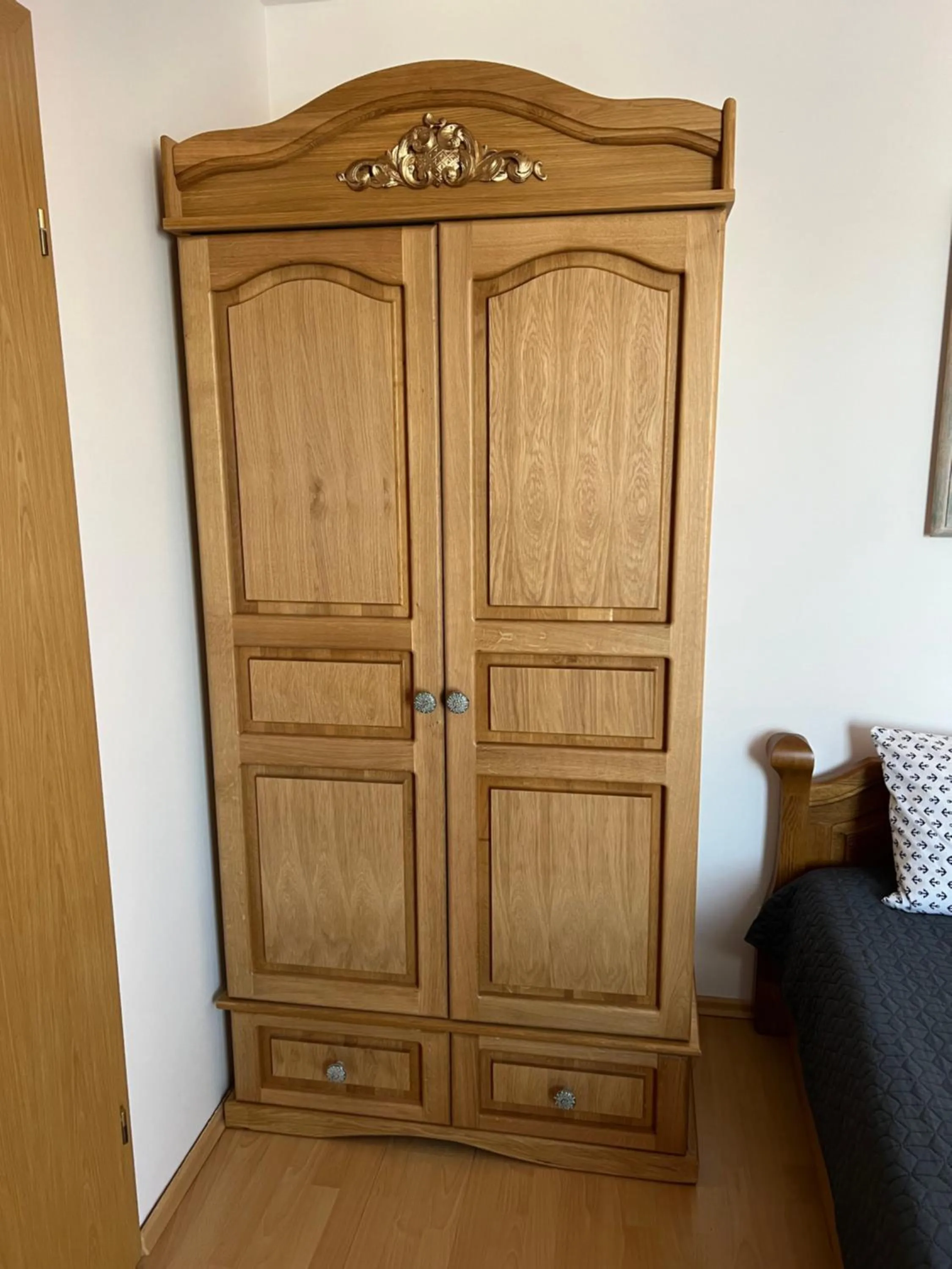 wardrobe in Willa Edi