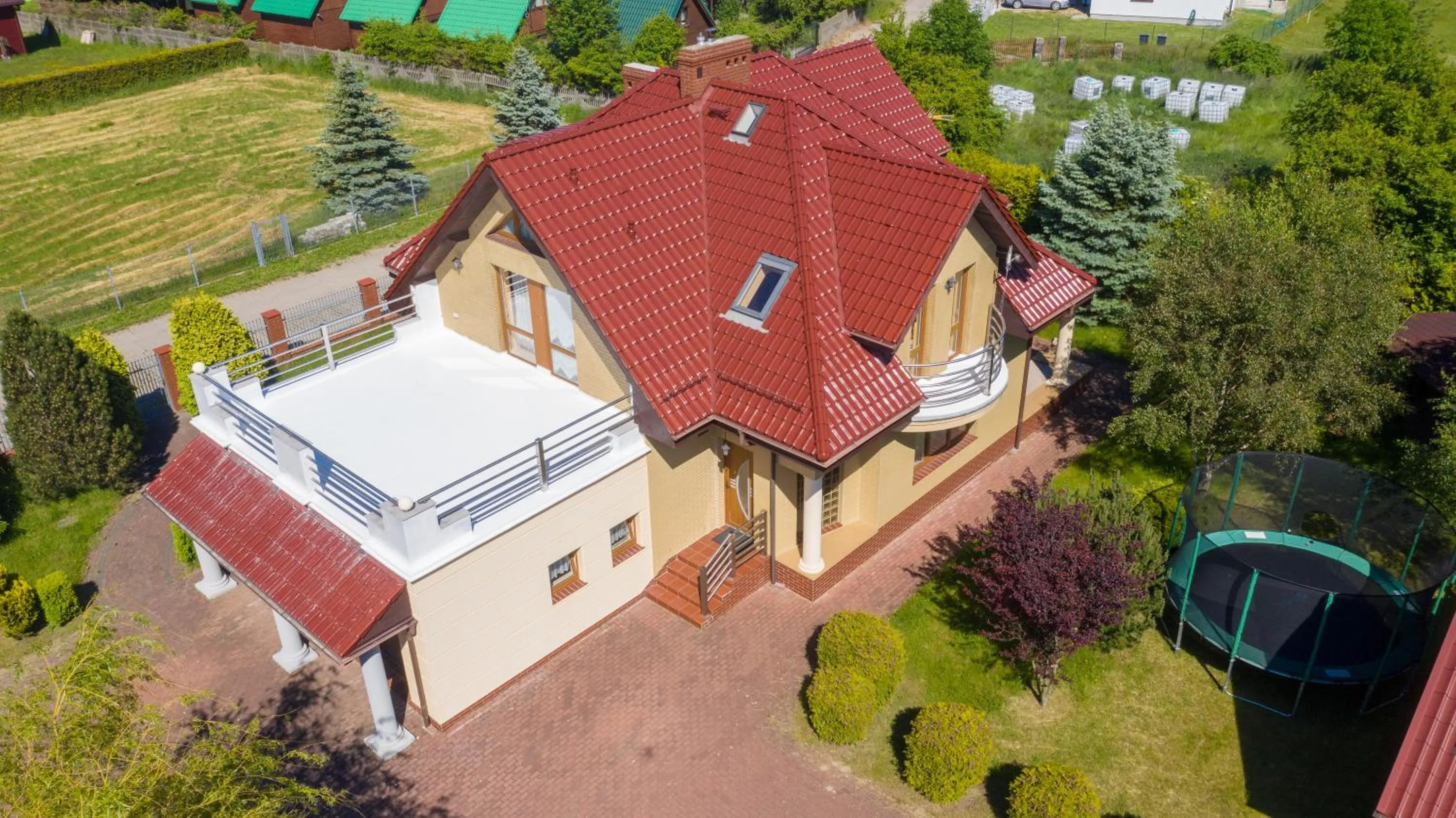 Property building in Willa Edi