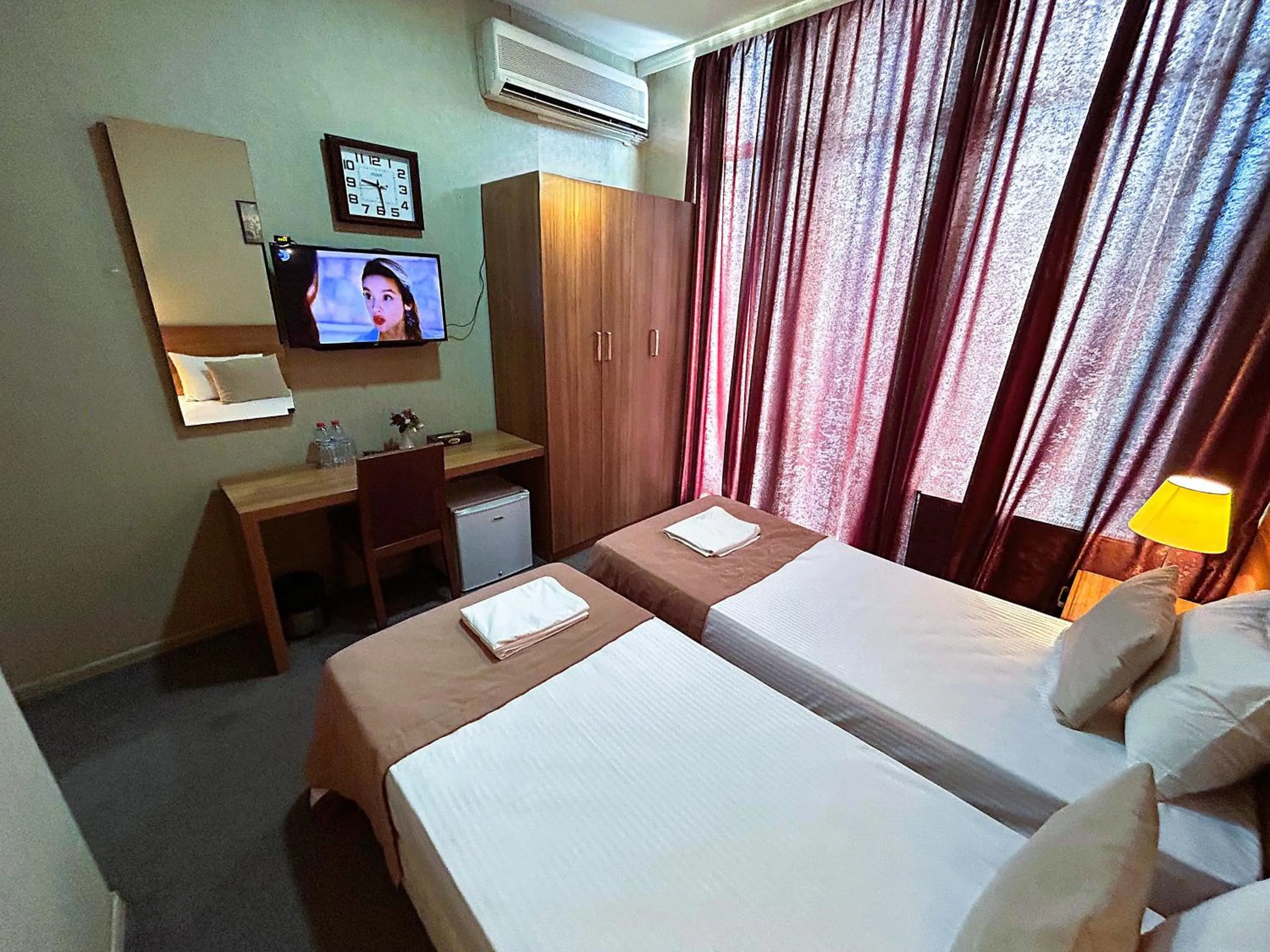 Photo of the whole room, Bed in Family Hotel - Free Massage