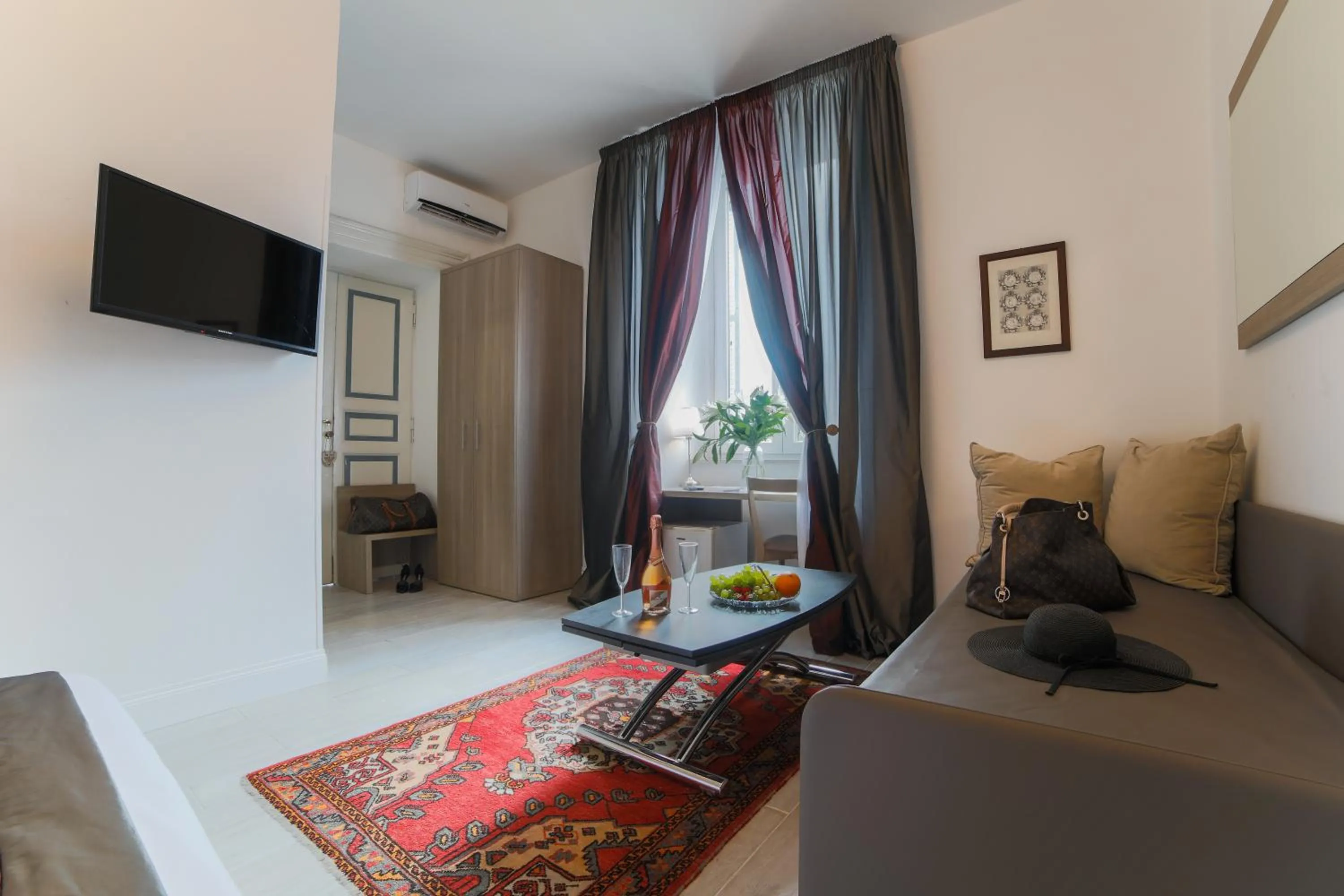 Photo of the whole room in Roman Holidays cuore dell'Impero