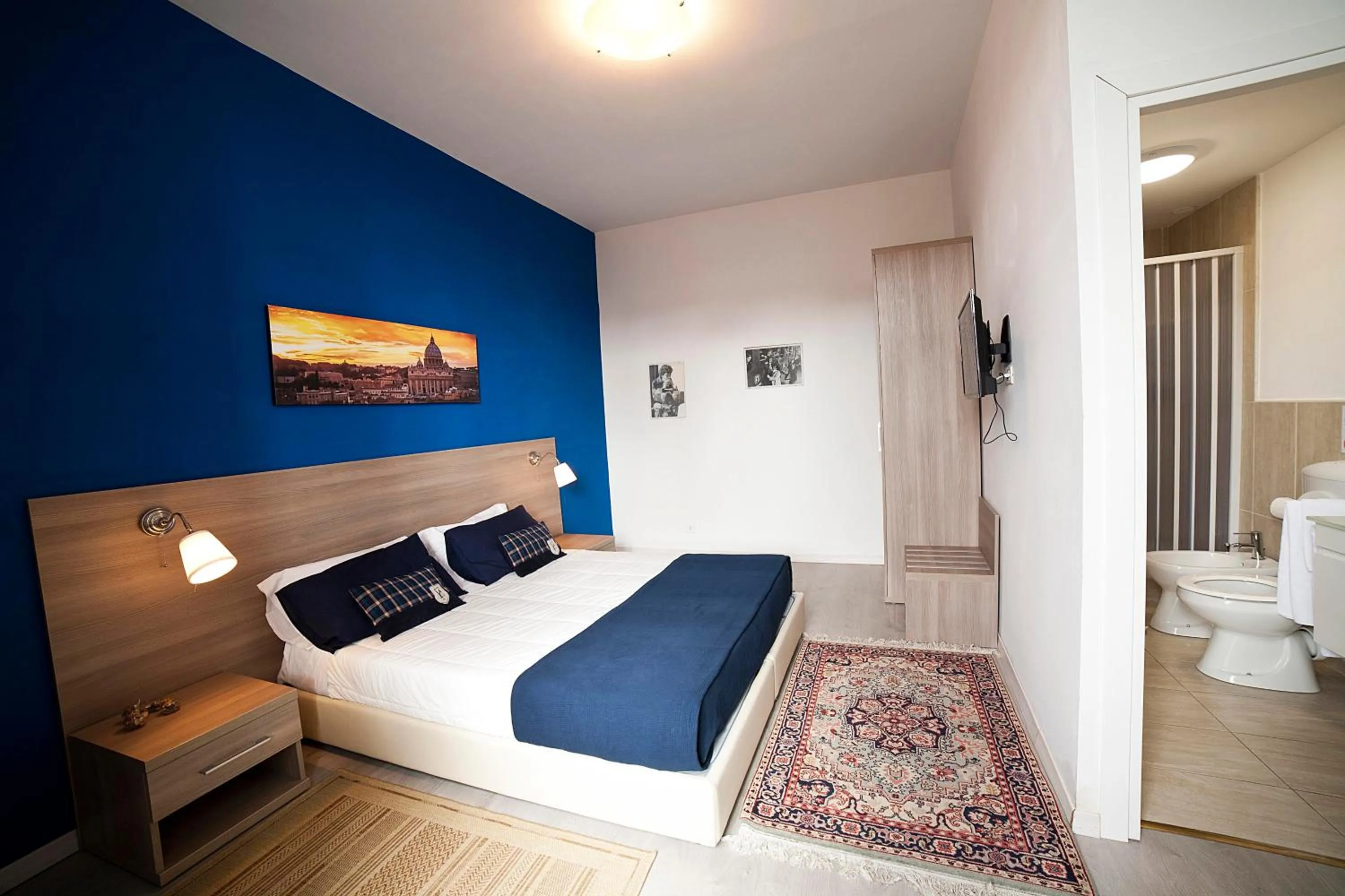 Shower, Bed in Roman Holidays cuore dell'Impero