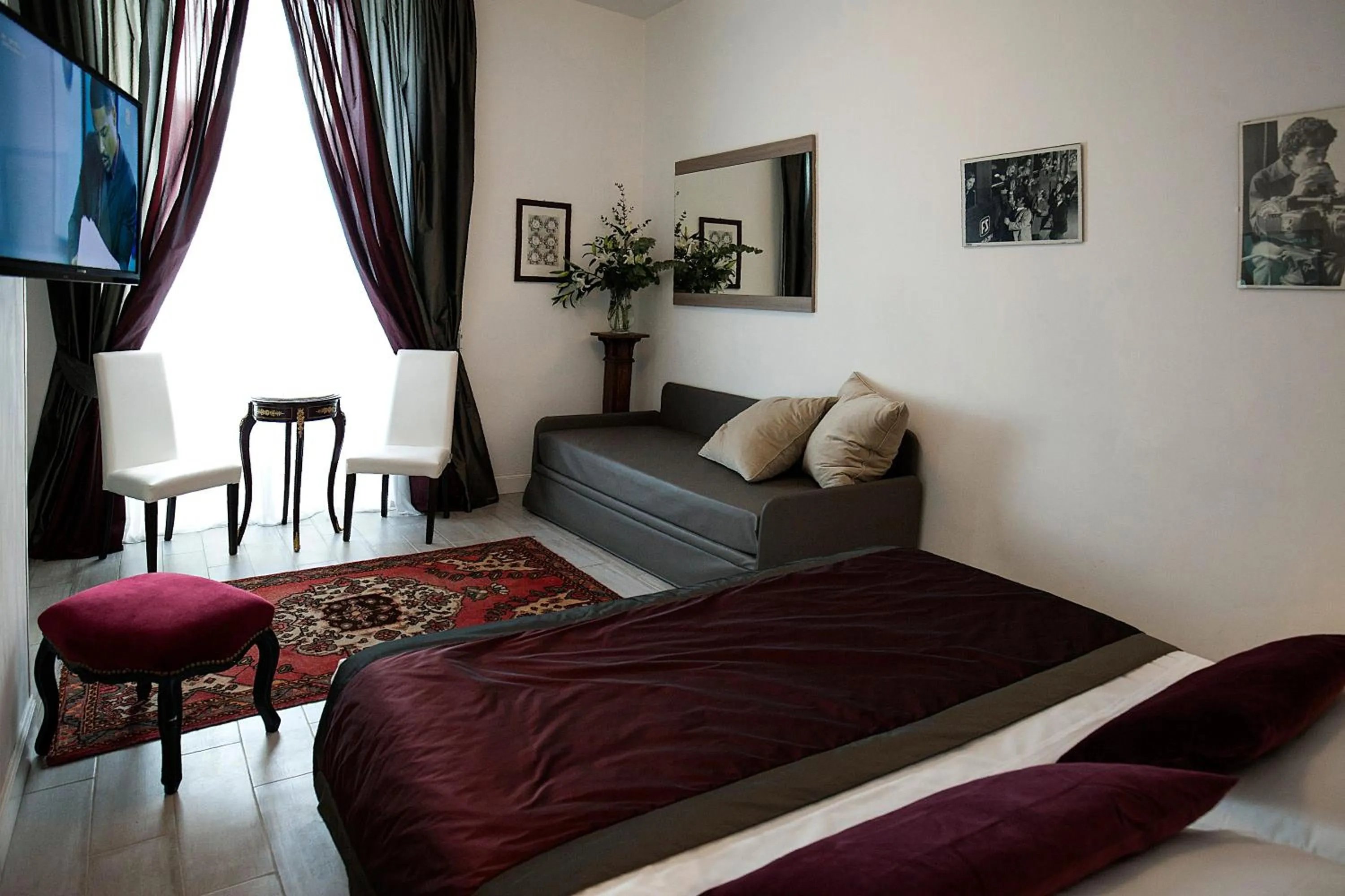 Living room, Bed in Roman Holidays cuore dell'Impero