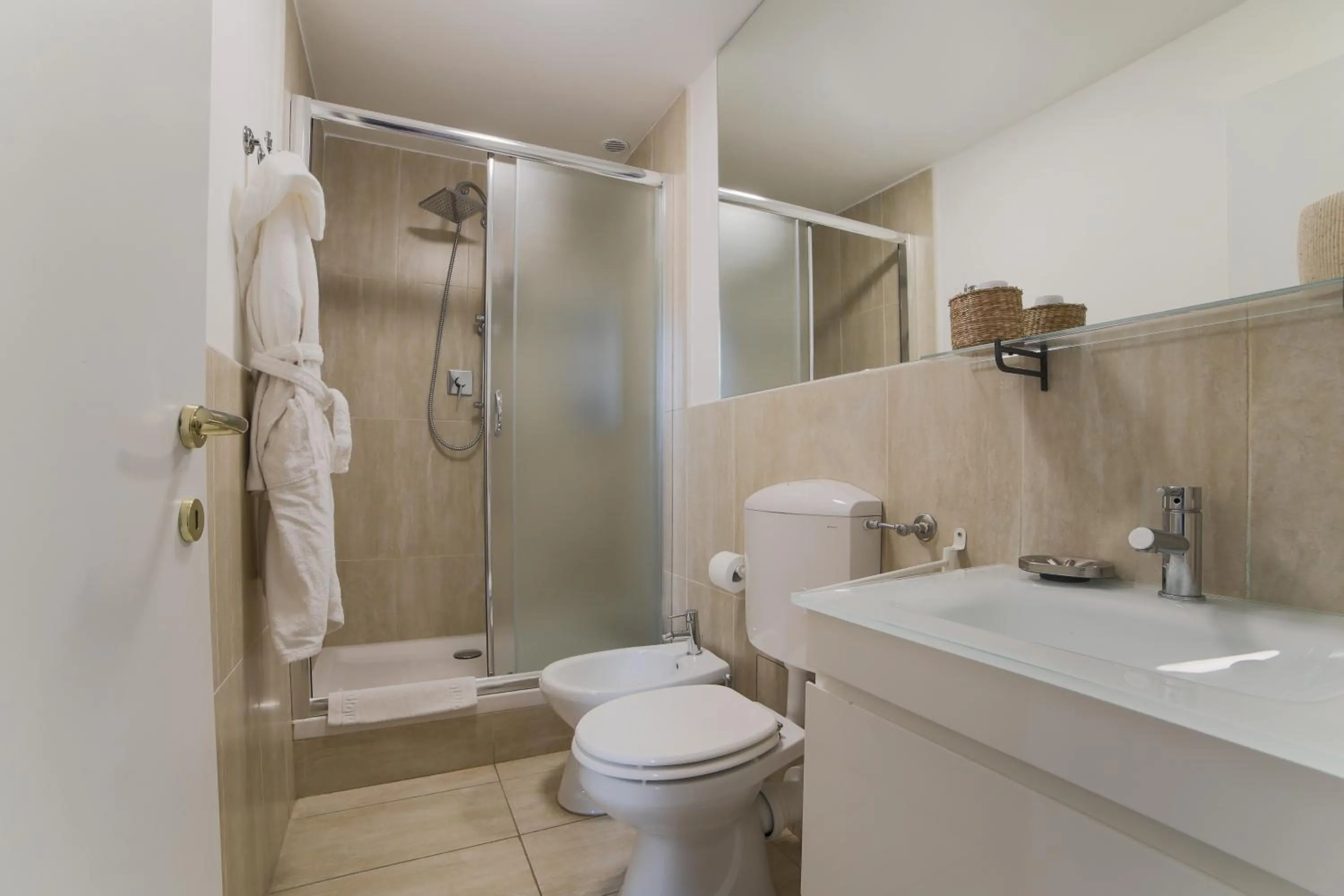 Shower in Roman Holidays cuore dell'Impero