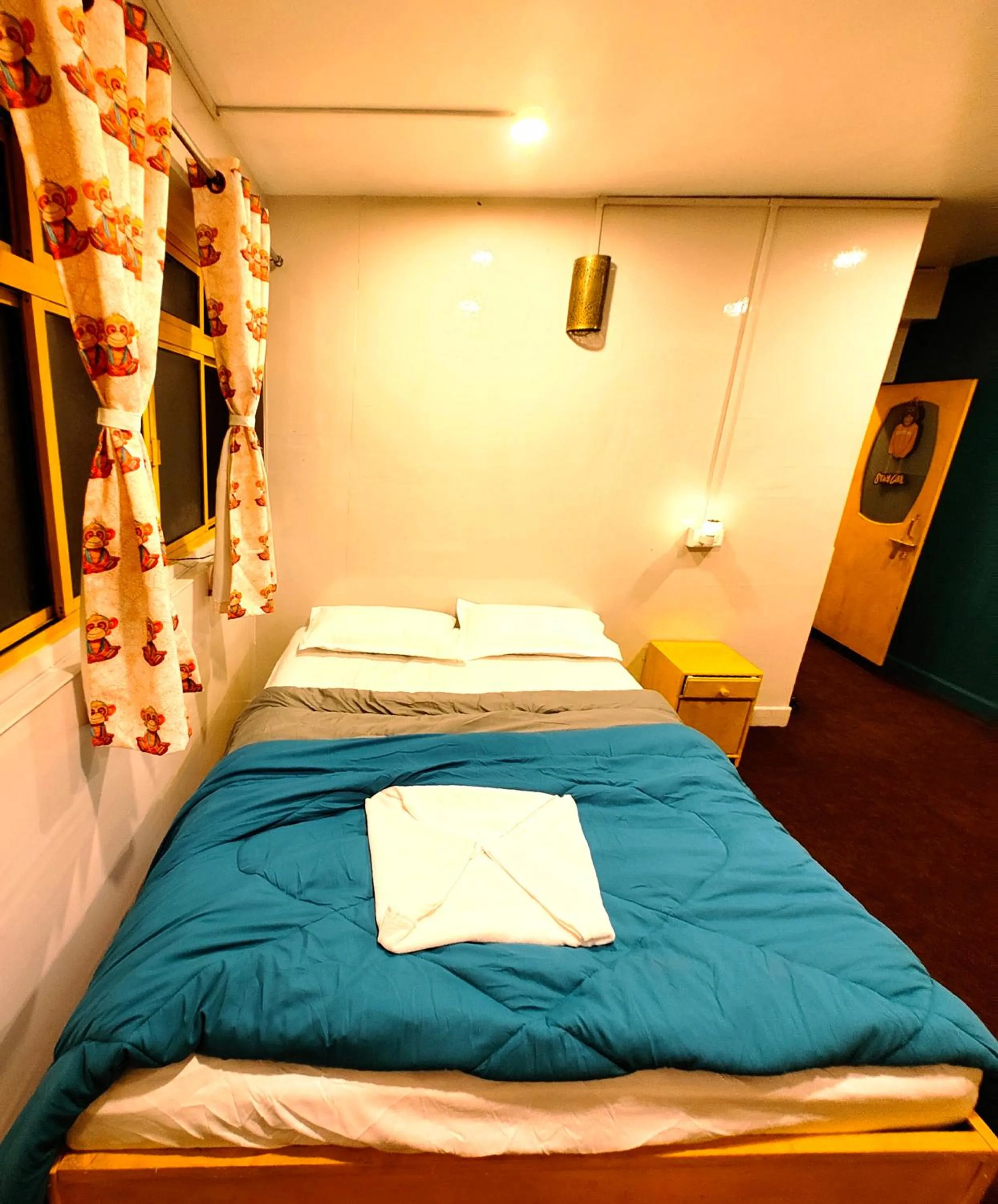 Bed in Hidden Monkey Stays Darjeeling, Batasia