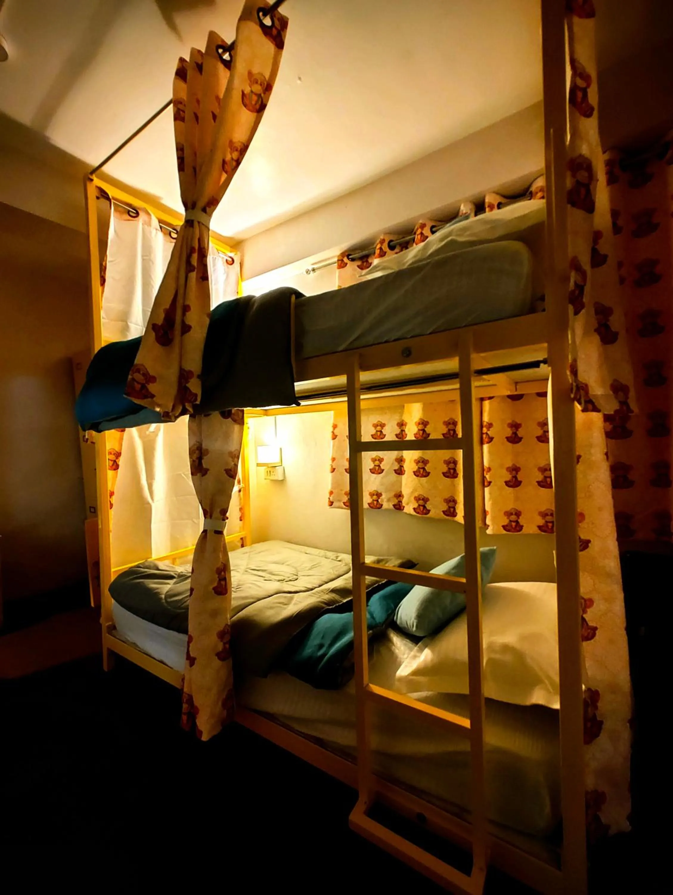 bunk bed, Bed in Hidden Monkey Stays Darjeeling, Batasia