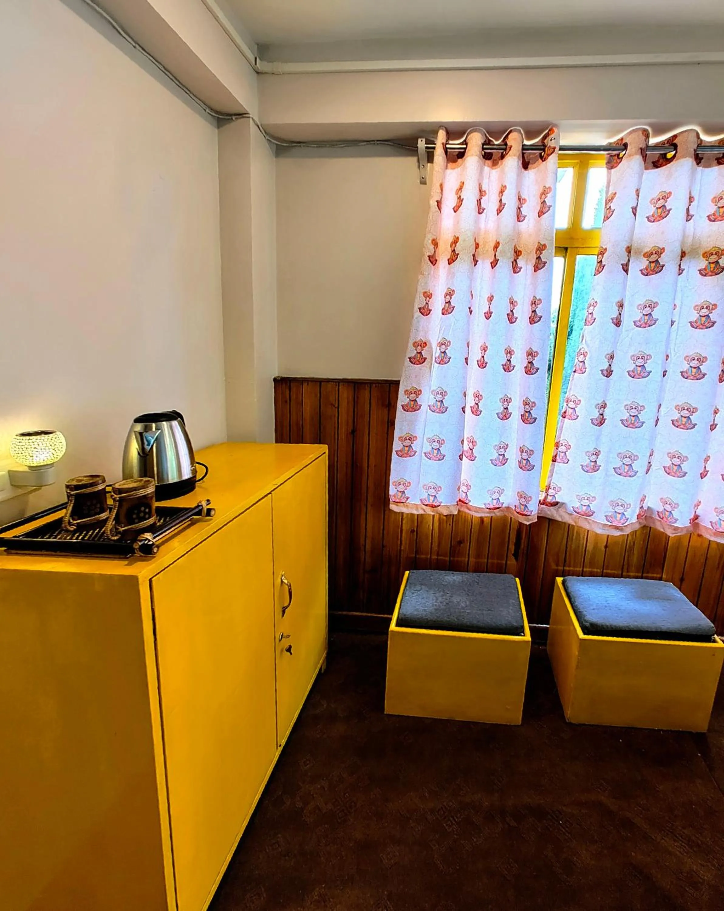 furniture in Hidden Monkey Stays Darjeeling, Batasia