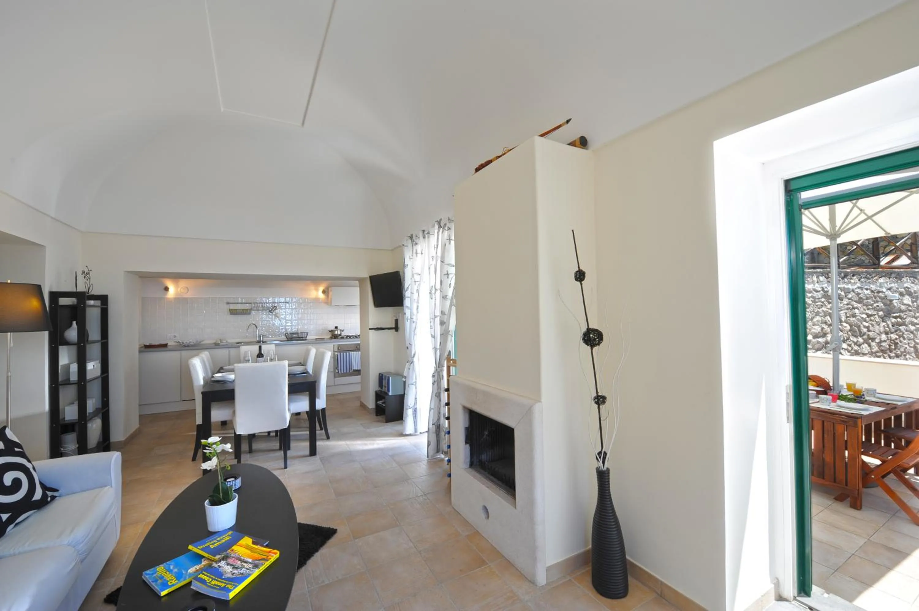 Kitchen or kitchenette in Villa Knight