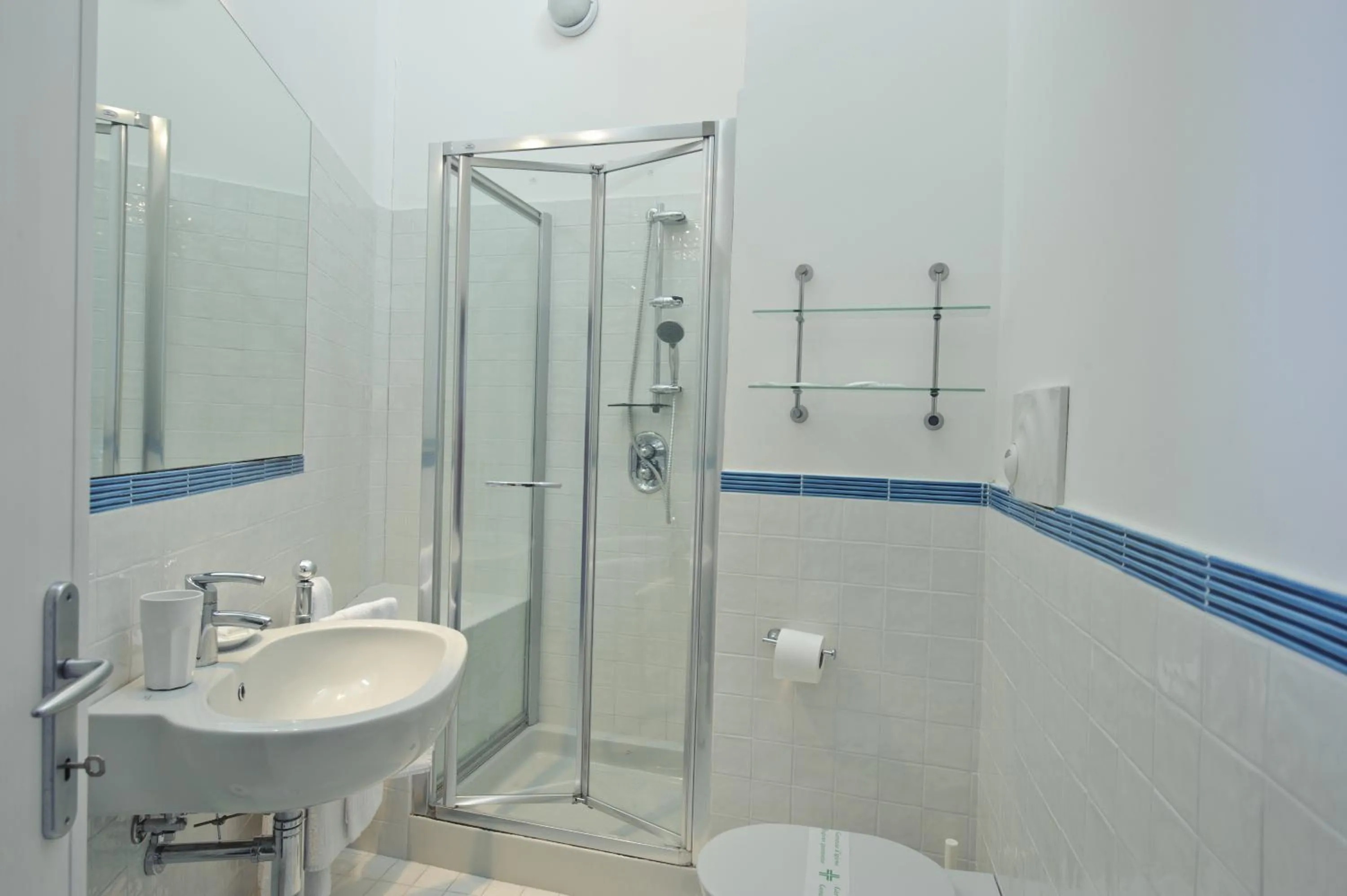 Shower in Villa Knight