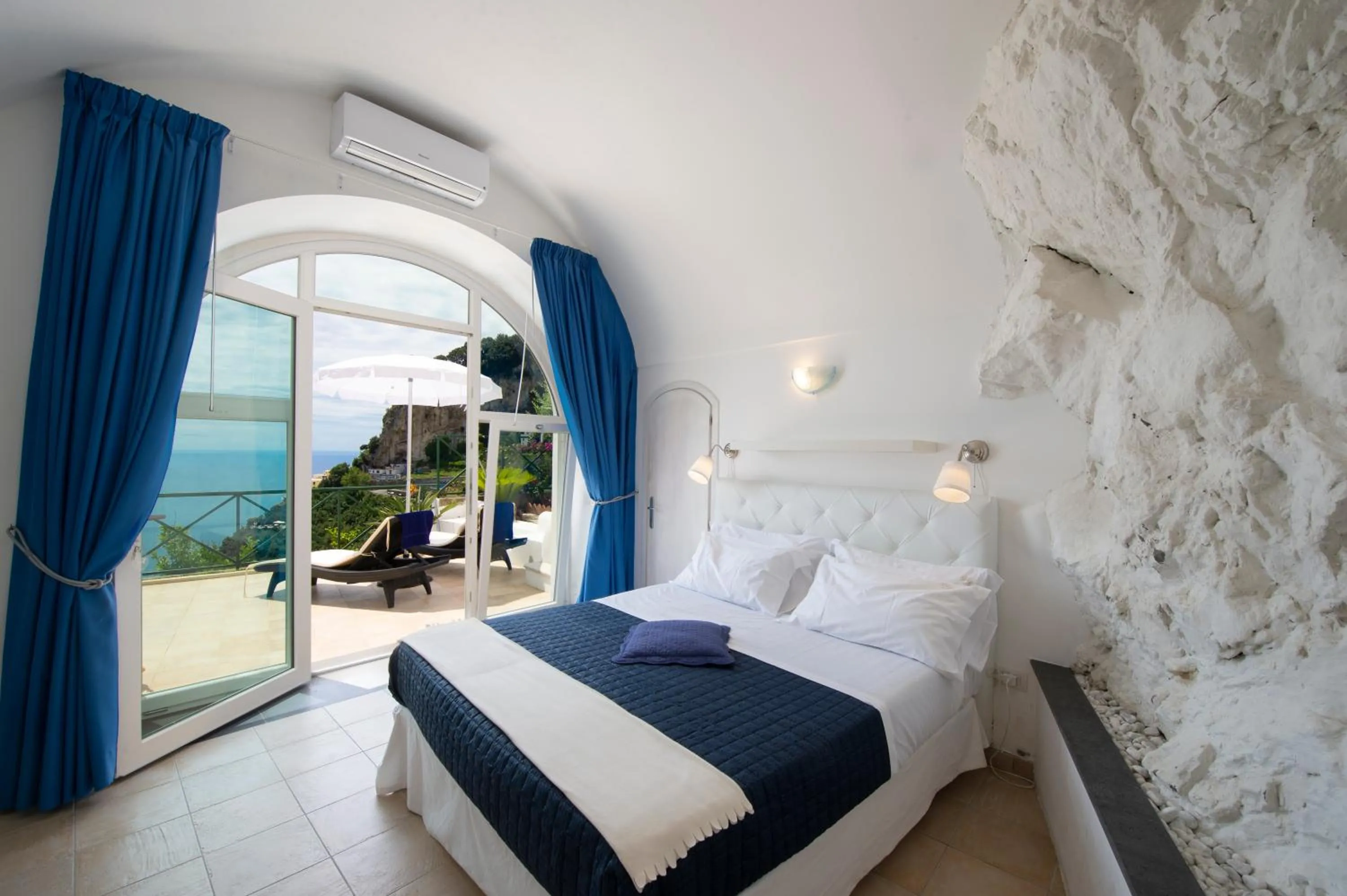 Bed in Villa Knight