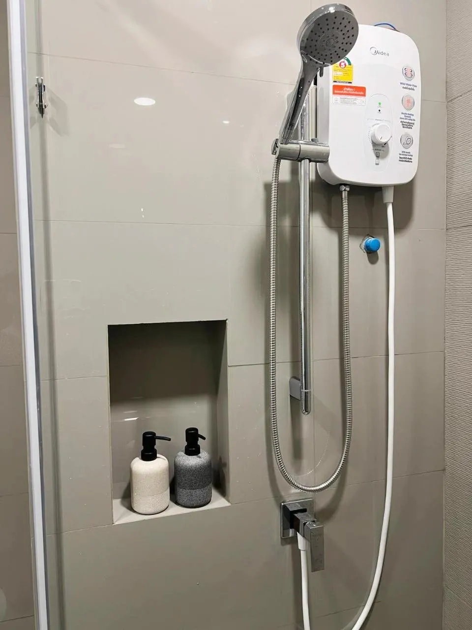 Shower in 22 Homestay-near AEON Mall 3 & Techo International Aiport