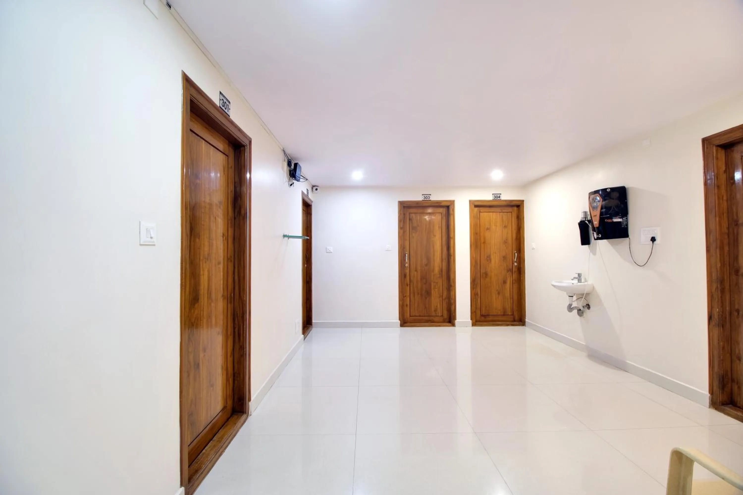 Lobby or reception in beestay Hotels MVP Colony