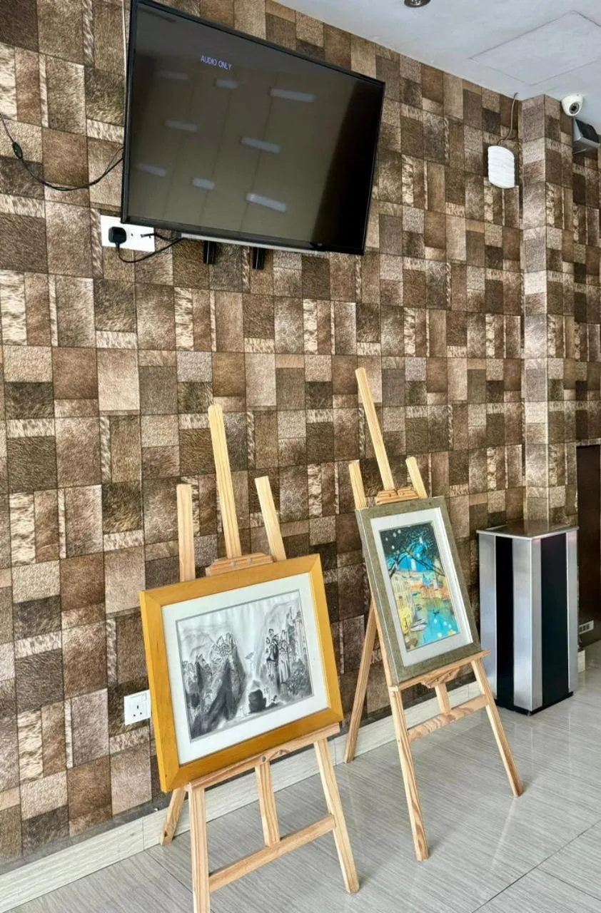 TV and multimedia in Chariton Hotel Nusa Bestari