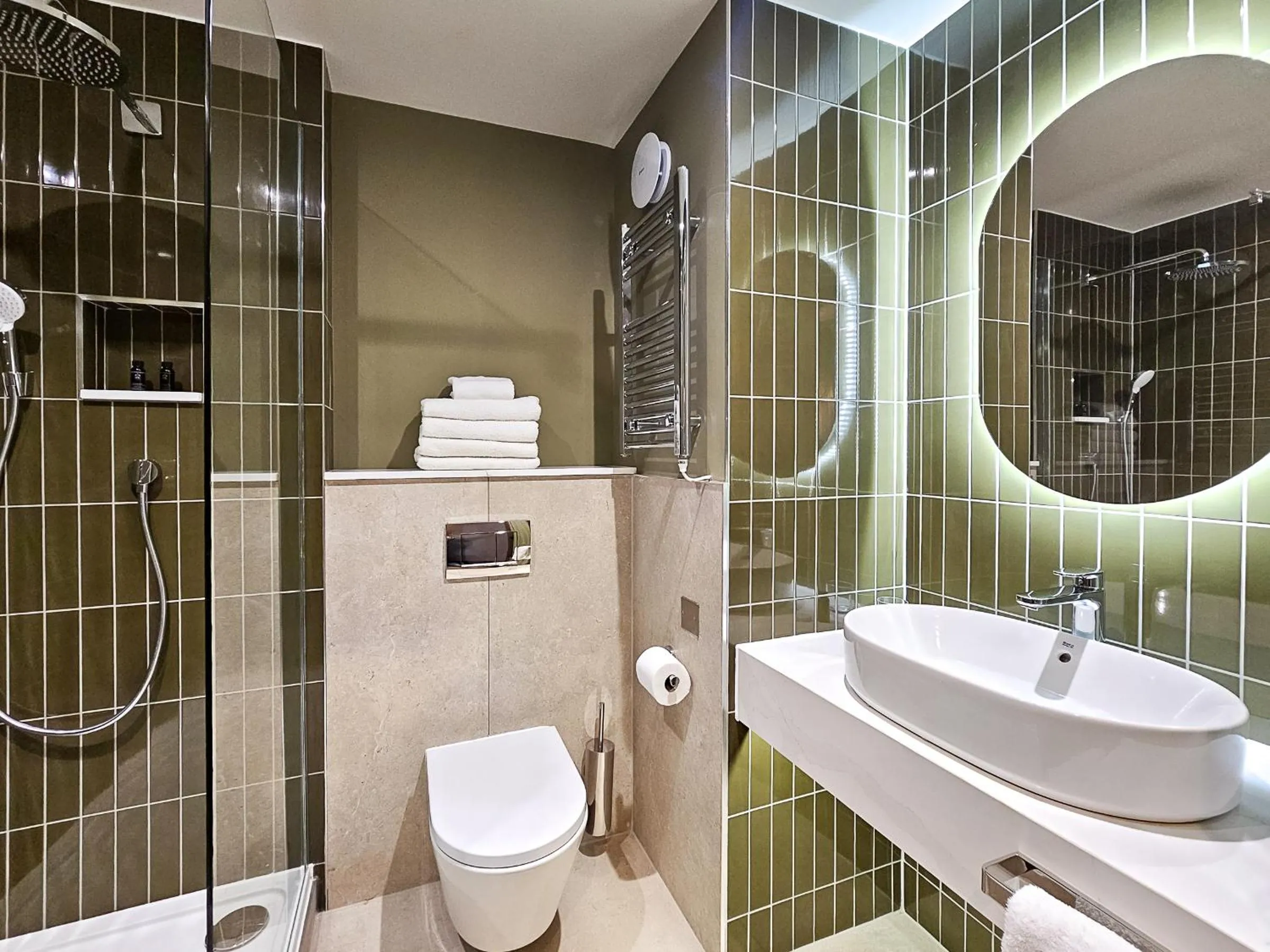 Bathroom in Cedar Court Hotel Harrogate