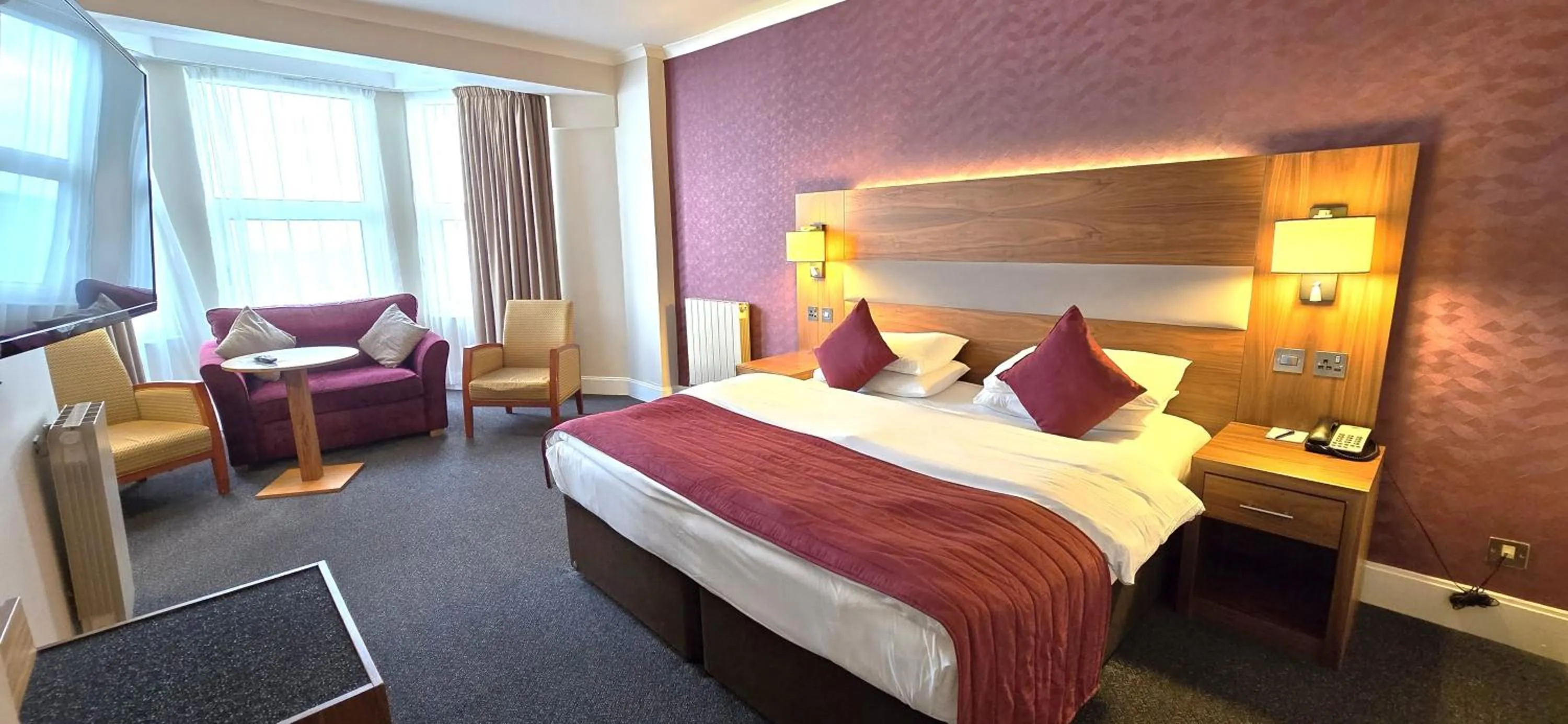 Bedroom, Bed in The Empress Hotel