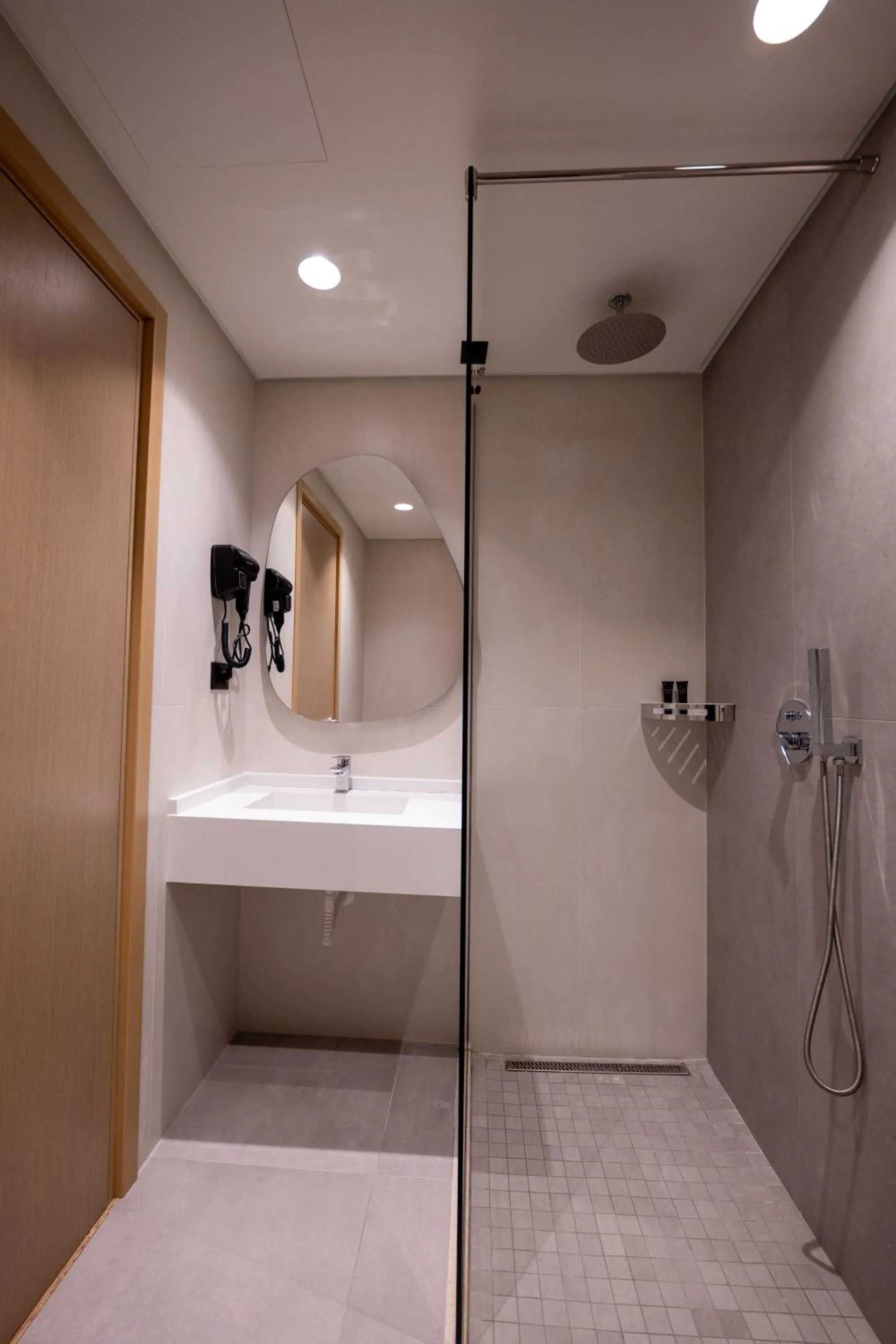 Shower in Grand Hotel Saranda