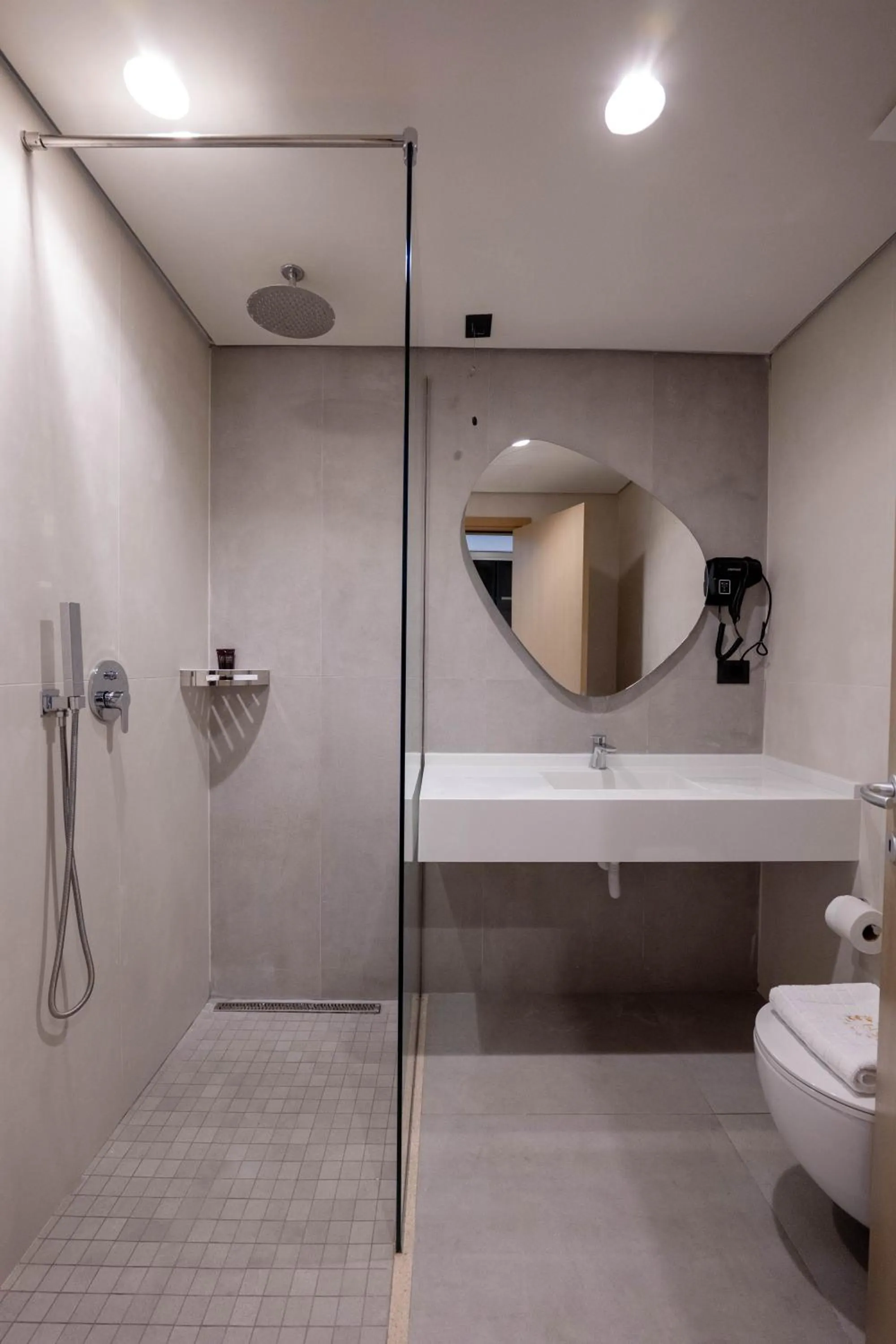 Shower in Grand Hotel Saranda