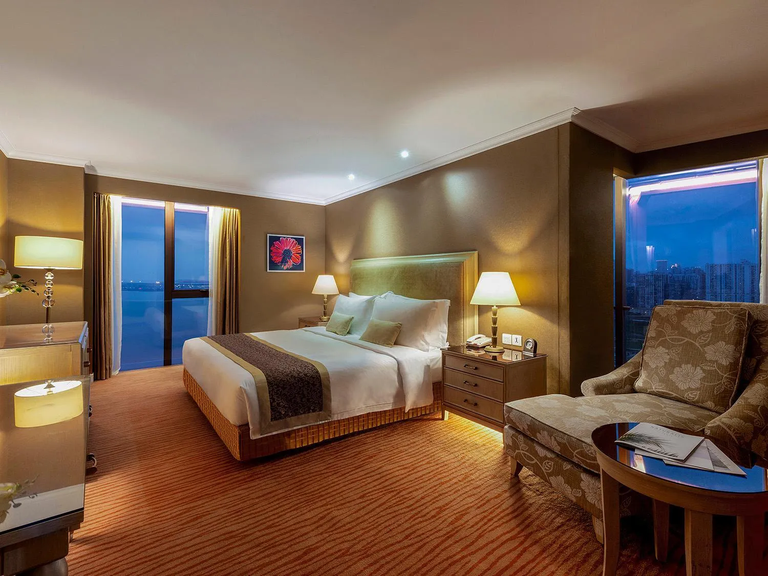 Photo of the whole room, Bed in Similan Hotel Zhuhai-Gongbei Port