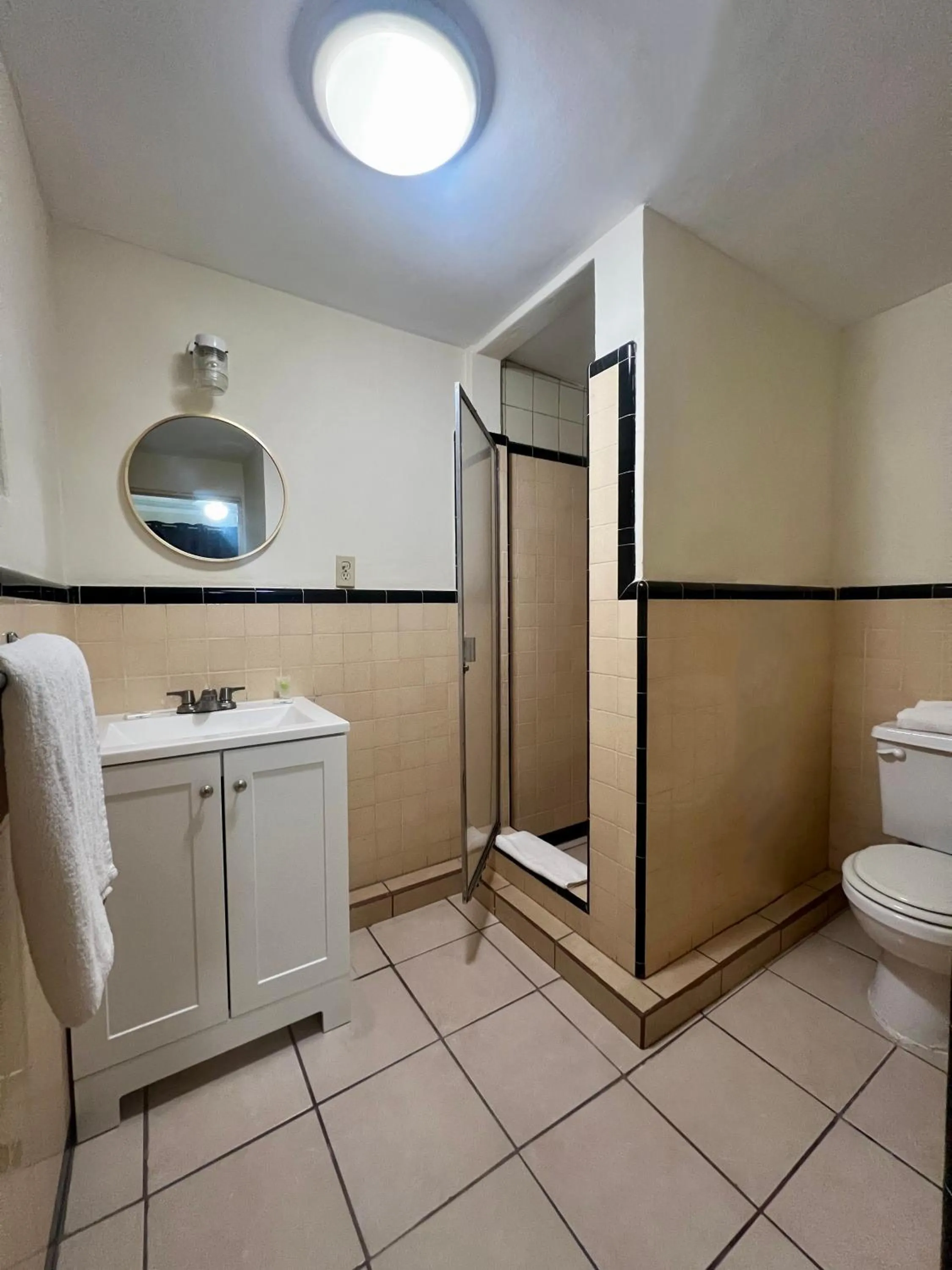 Bathroom in Hotel León