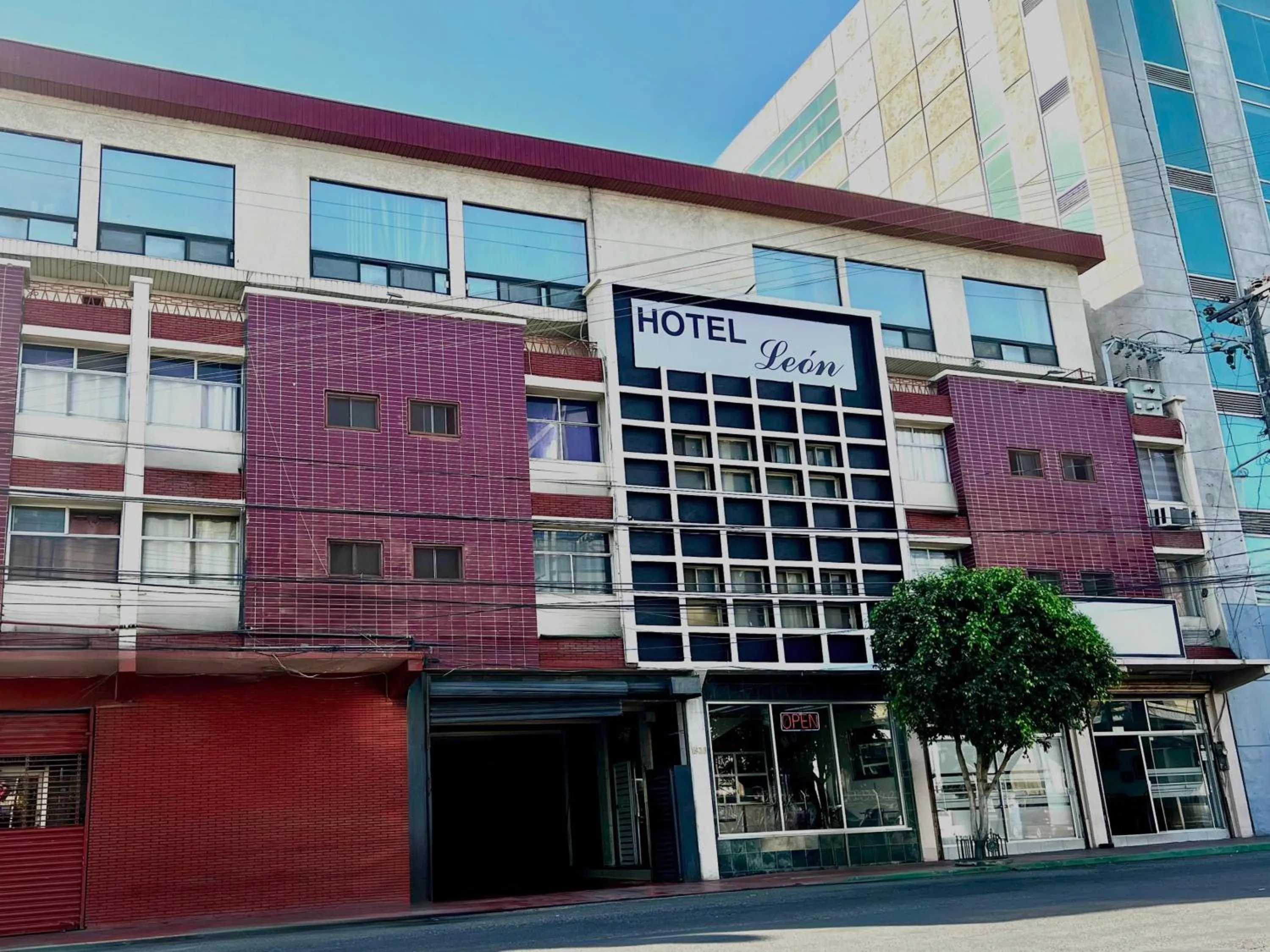 Property building in Hotel León