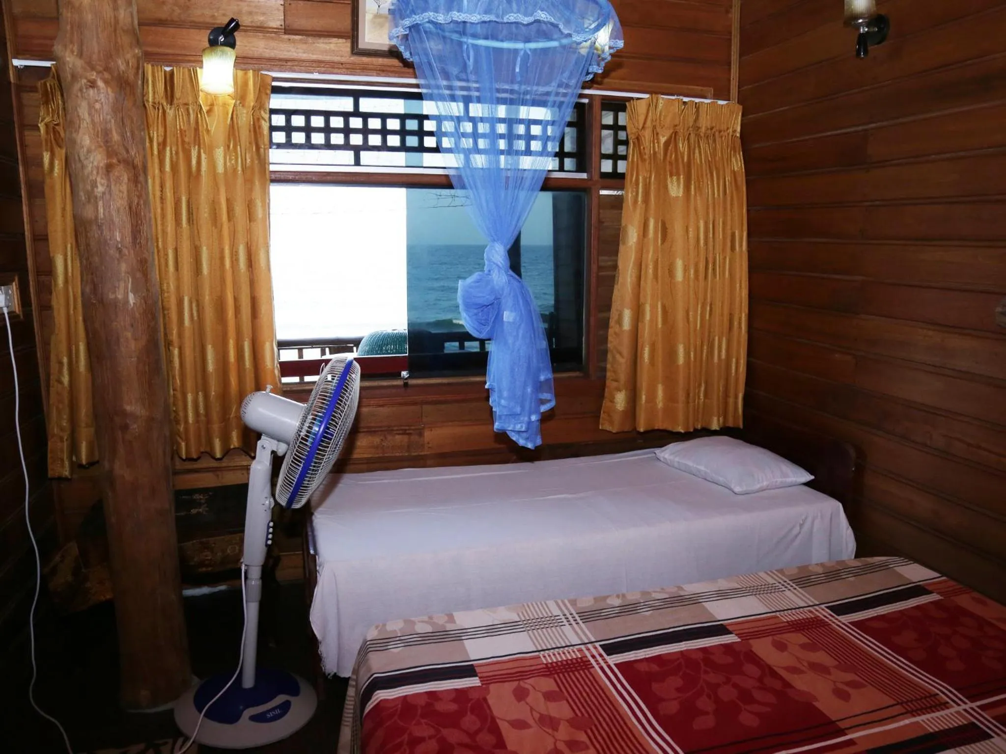 Photo of the whole room, Bed in Dyke Rest