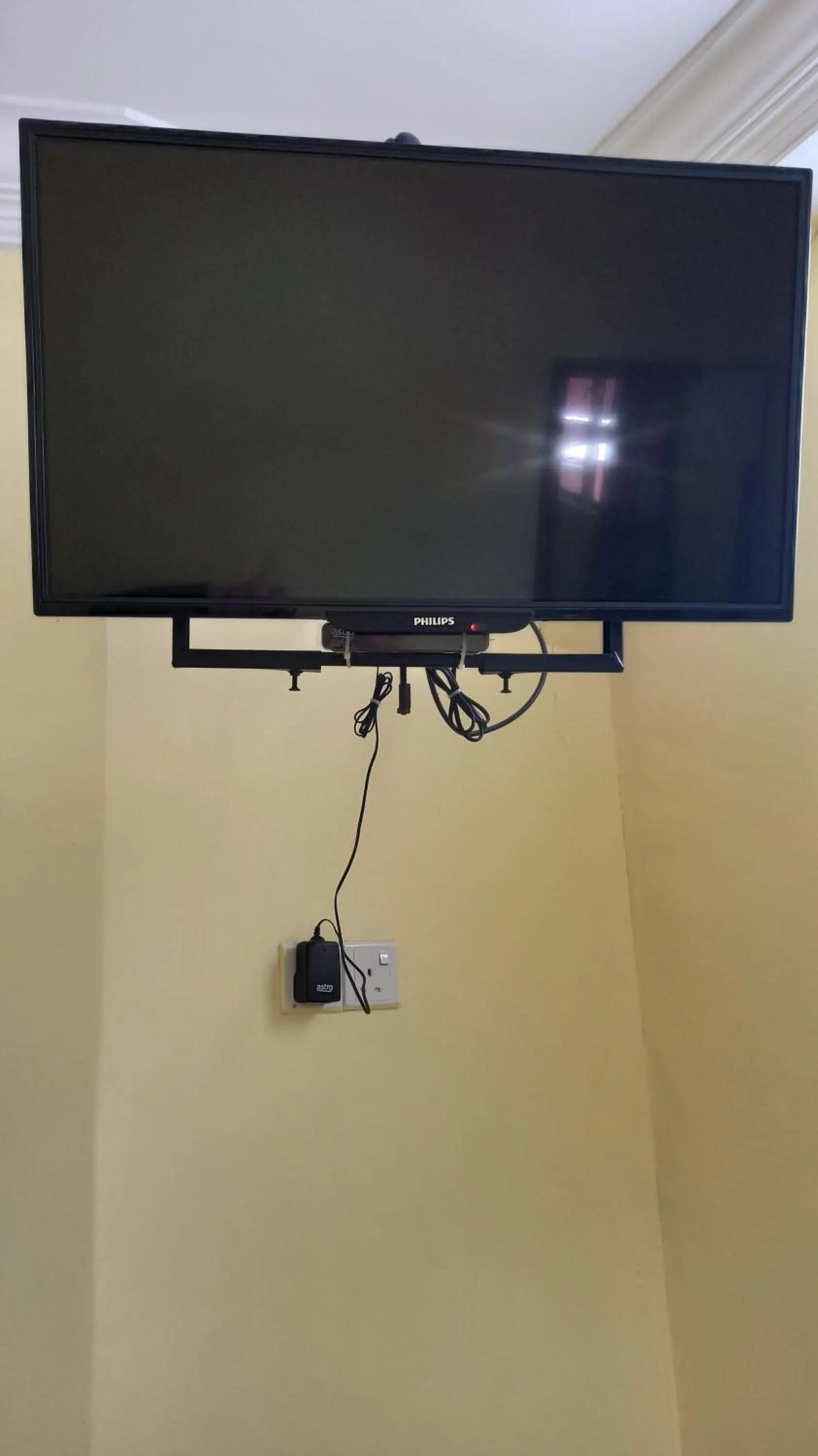 TV and multimedia in Ria Cameron Hotel