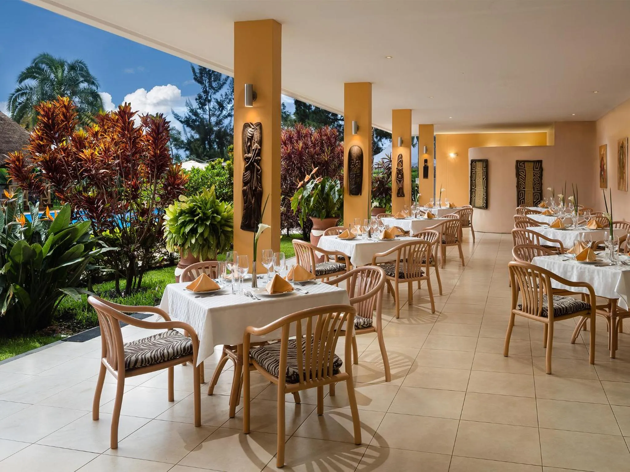 Restaurant/places to eat in Hotel des Mille Collines