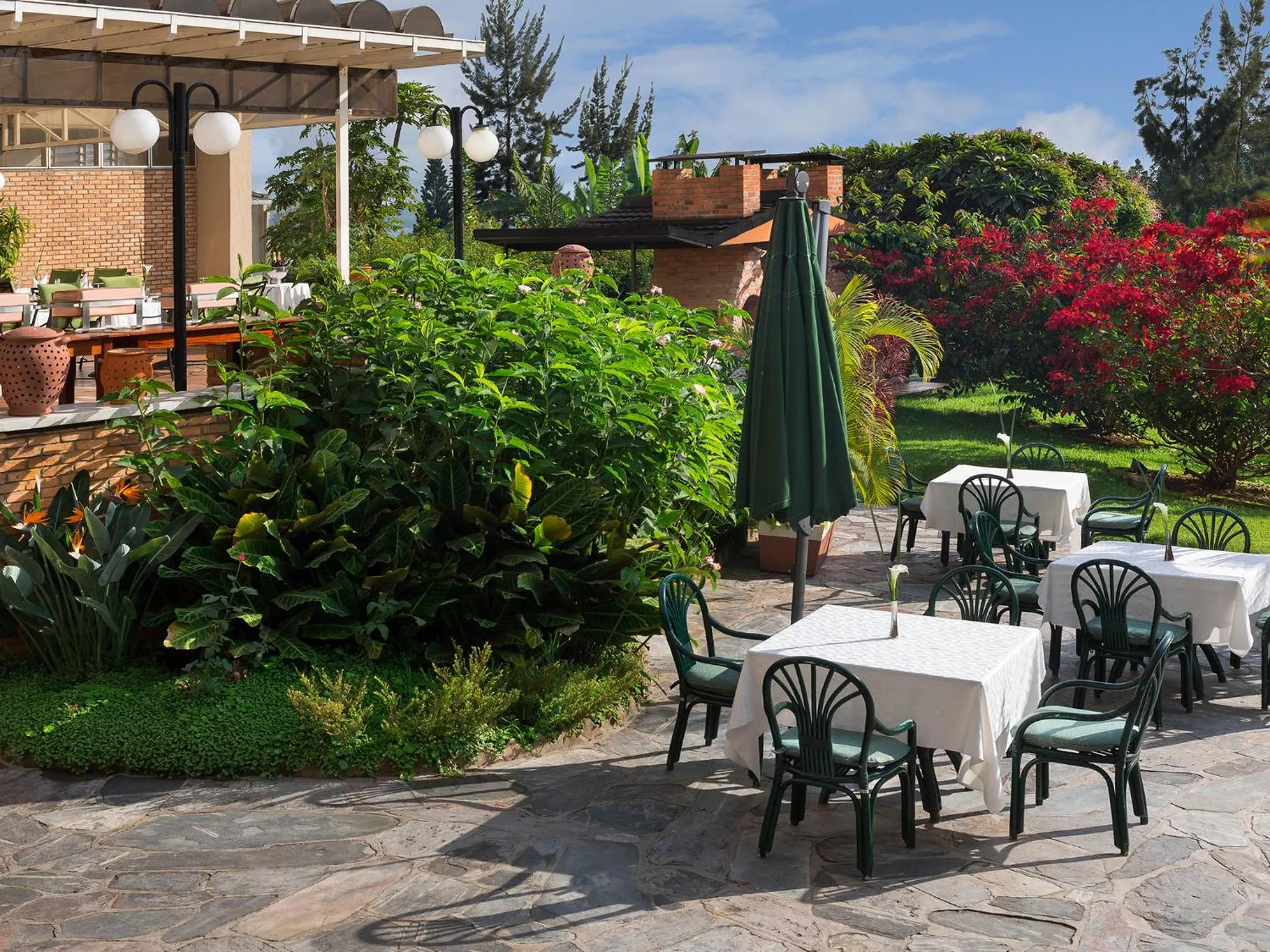 Restaurant/places to eat in Hotel des Mille Collines