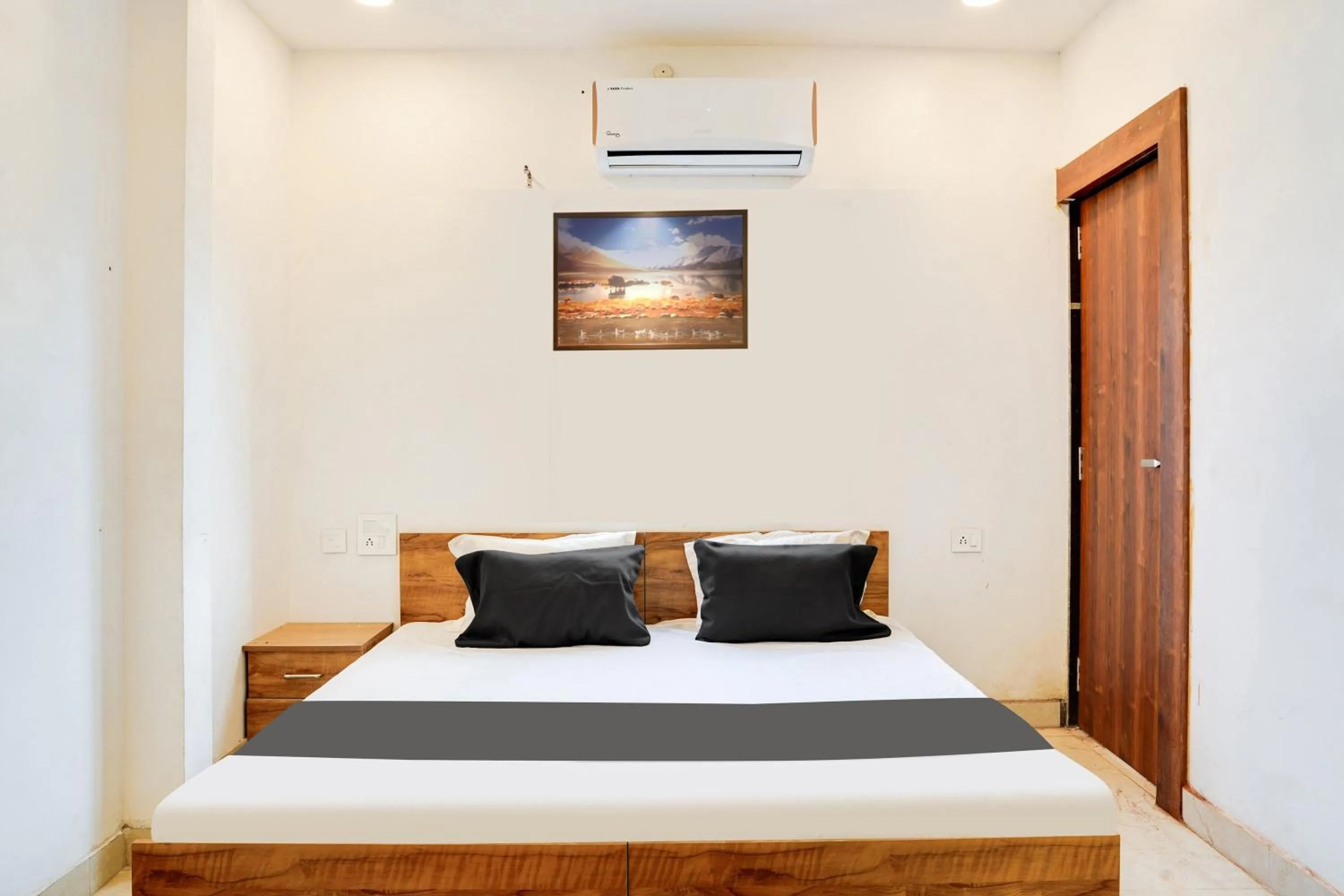 Bedroom, Bed in Hotel O Golden Pearl