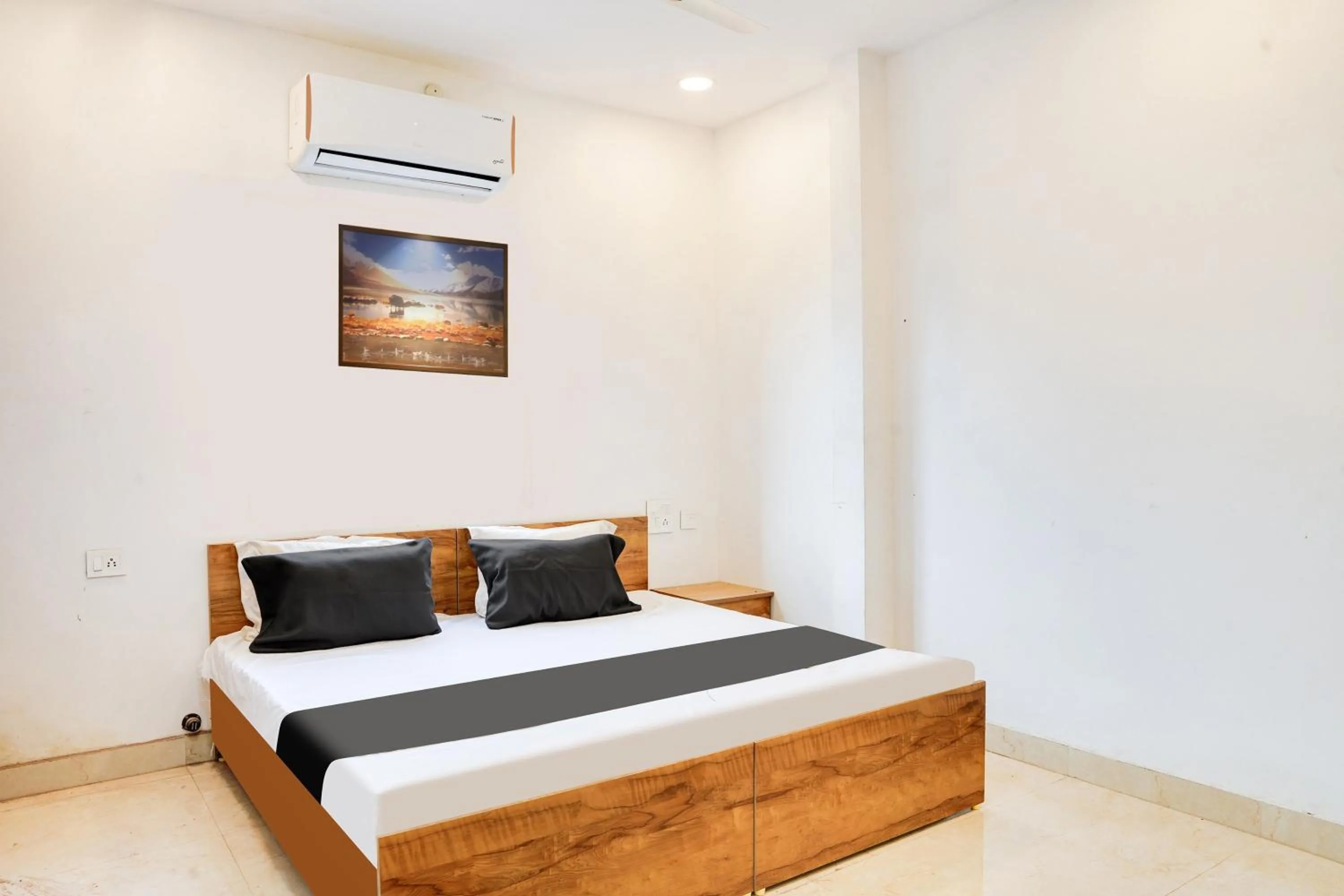 Bedroom, Bed in Hotel O Golden Pearl