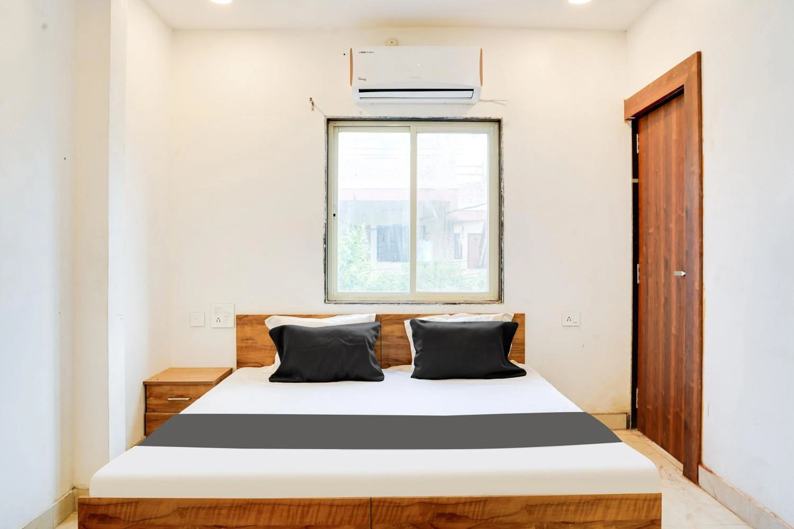 Bedroom, Bed in Hotel O Golden Pearl