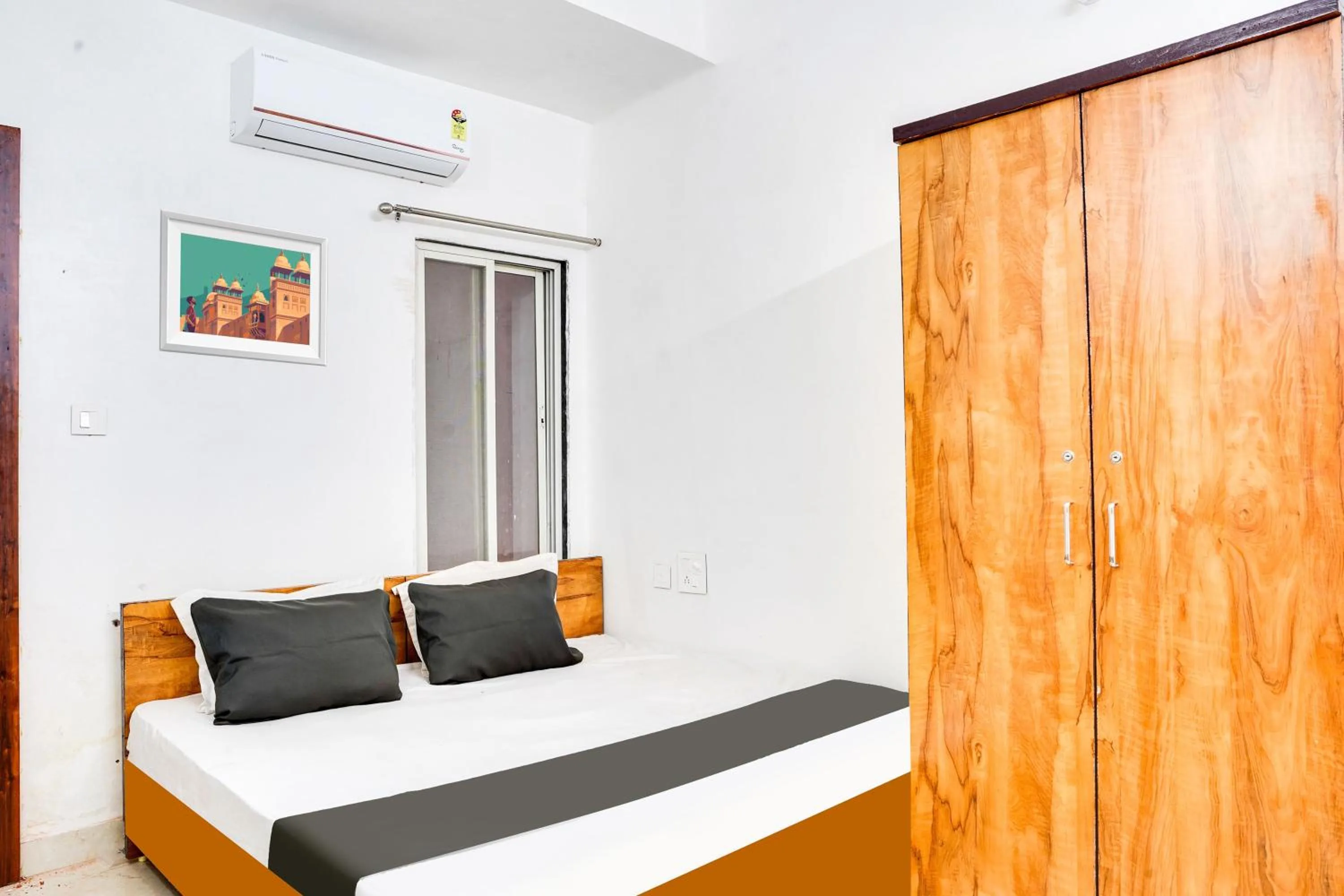 Bedroom, Bed in Hotel O Golden Pearl