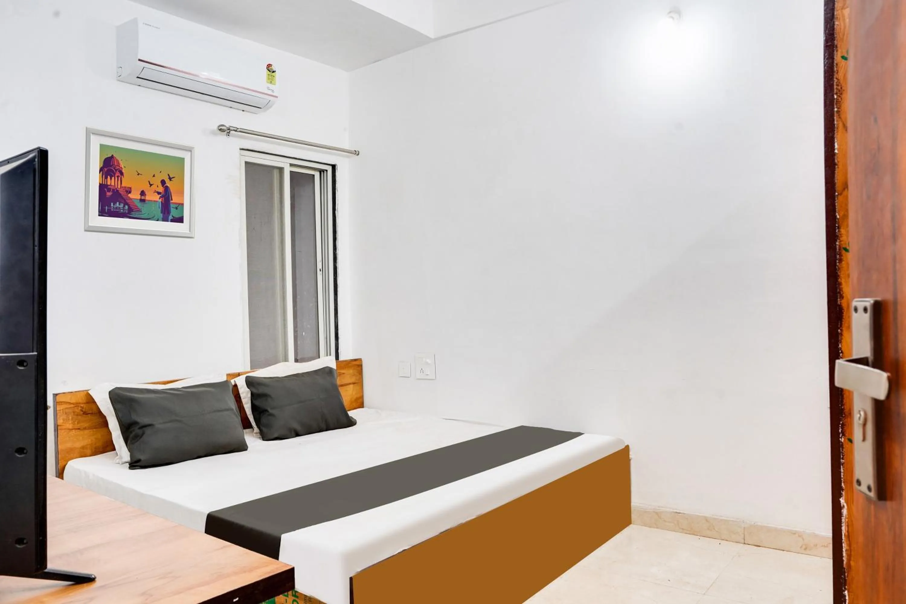 Bedroom, Bed in Hotel O Golden Pearl