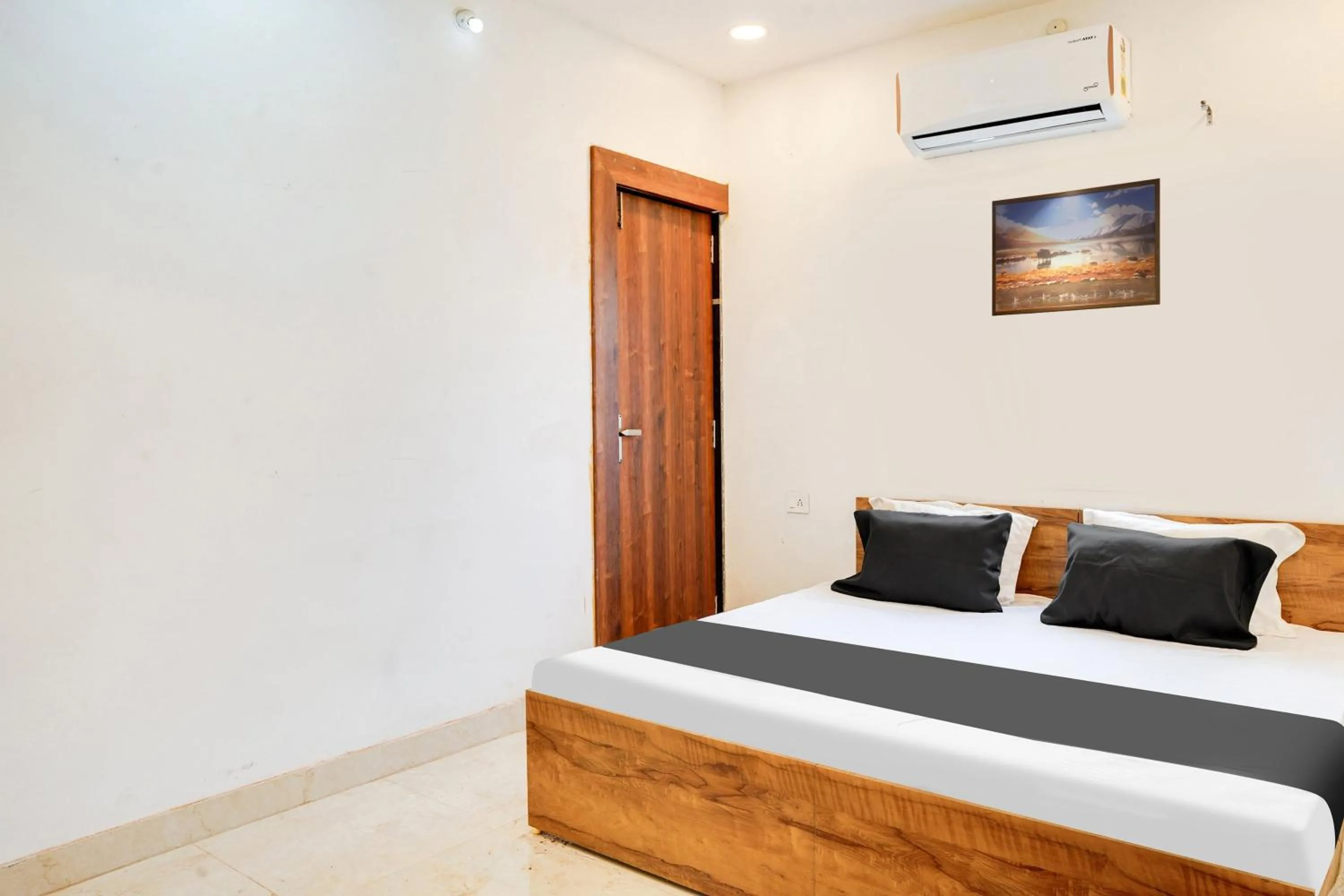 Bedroom, Bed in Hotel O Golden Pearl