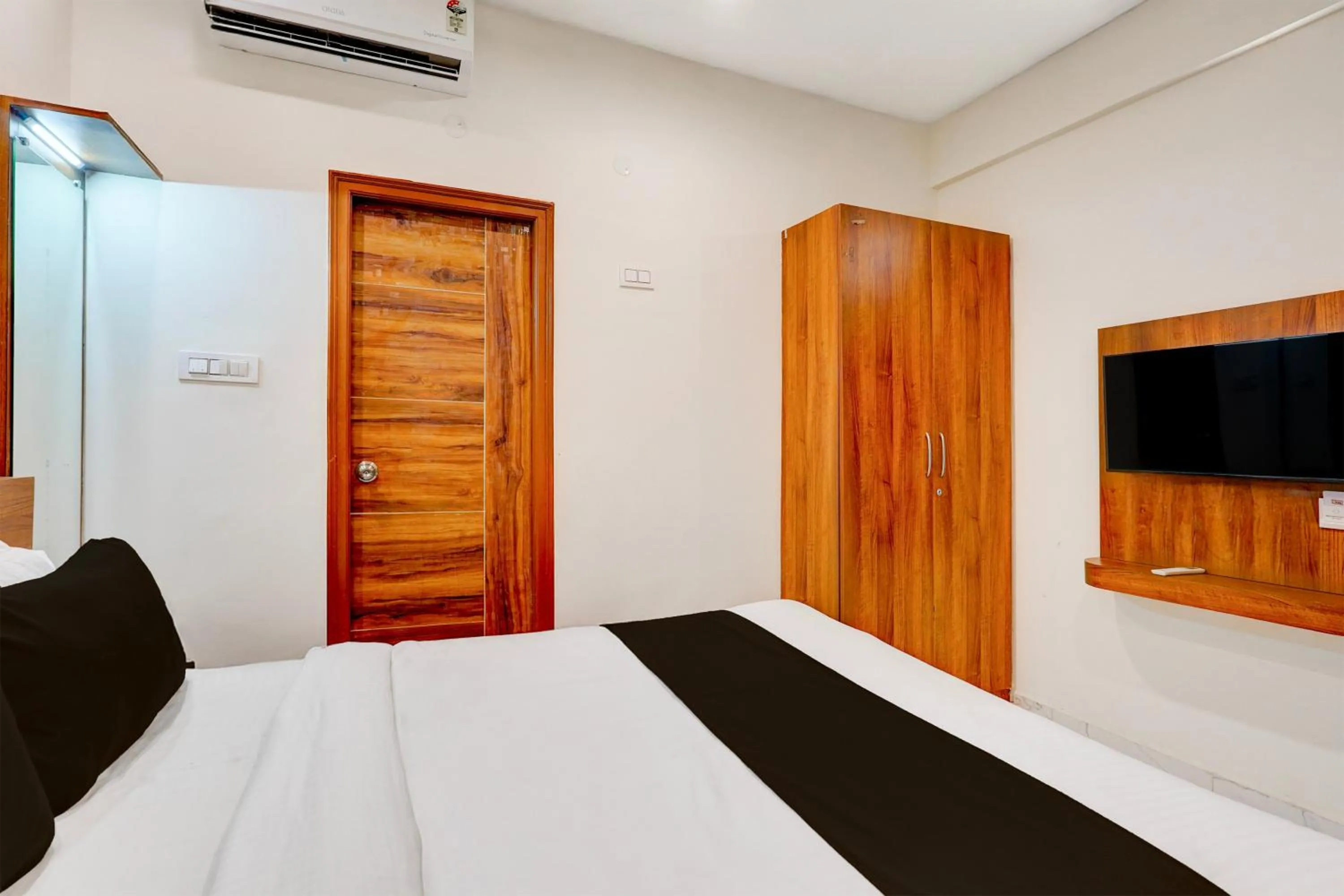 Bedroom, Bed in Super Townhouse Marathahalli Near Sri Nagalingeshwar Swamy Temple Formerly Hotel Avenue