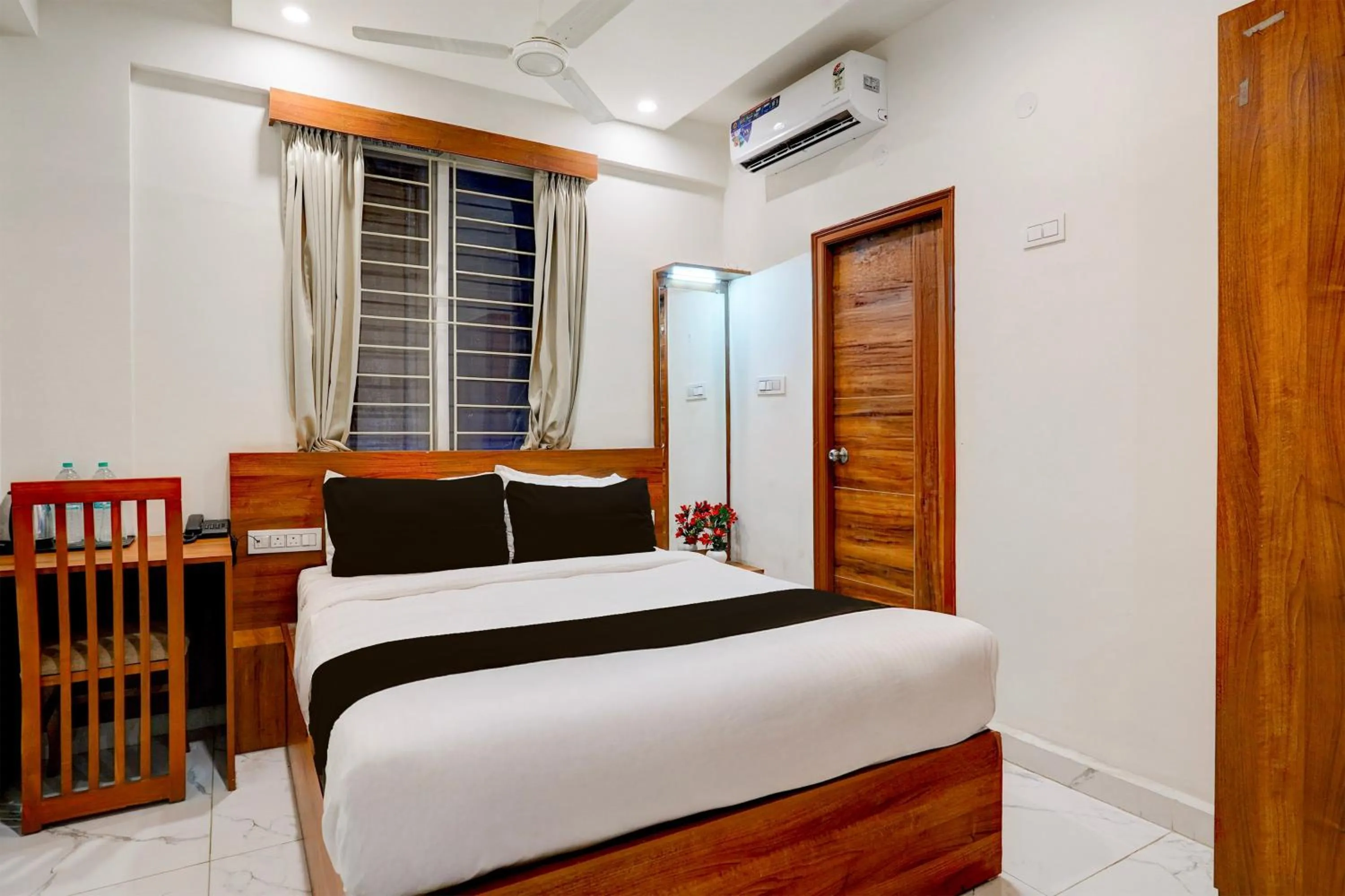Bedroom, Bed in Super Townhouse Marathahalli Near Sri Nagalingeshwar Swamy Temple Formerly Hotel Avenue