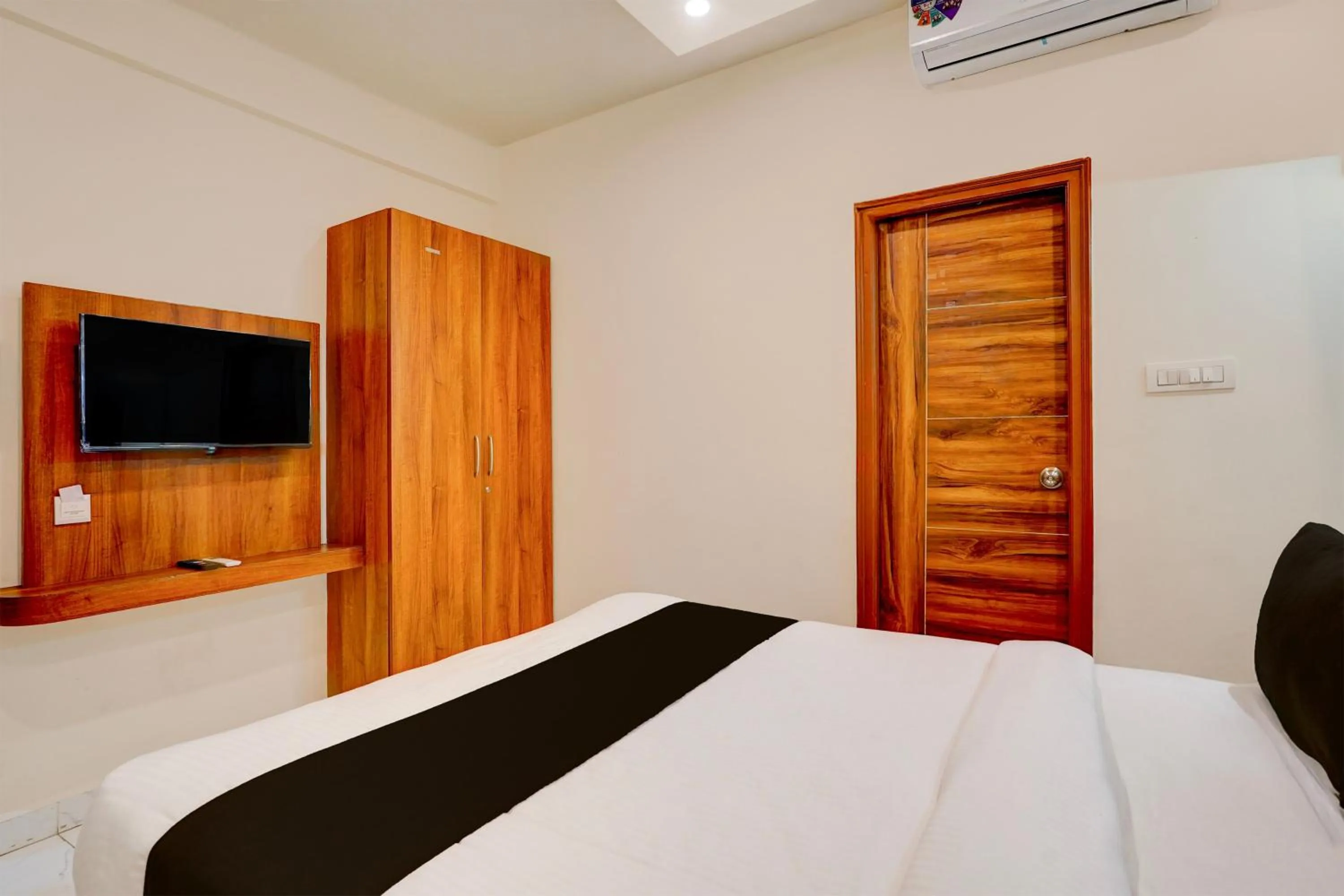 Bedroom, Bed in Super Townhouse Marathahalli Near Sri Nagalingeshwar Swamy Temple Formerly Hotel Avenue