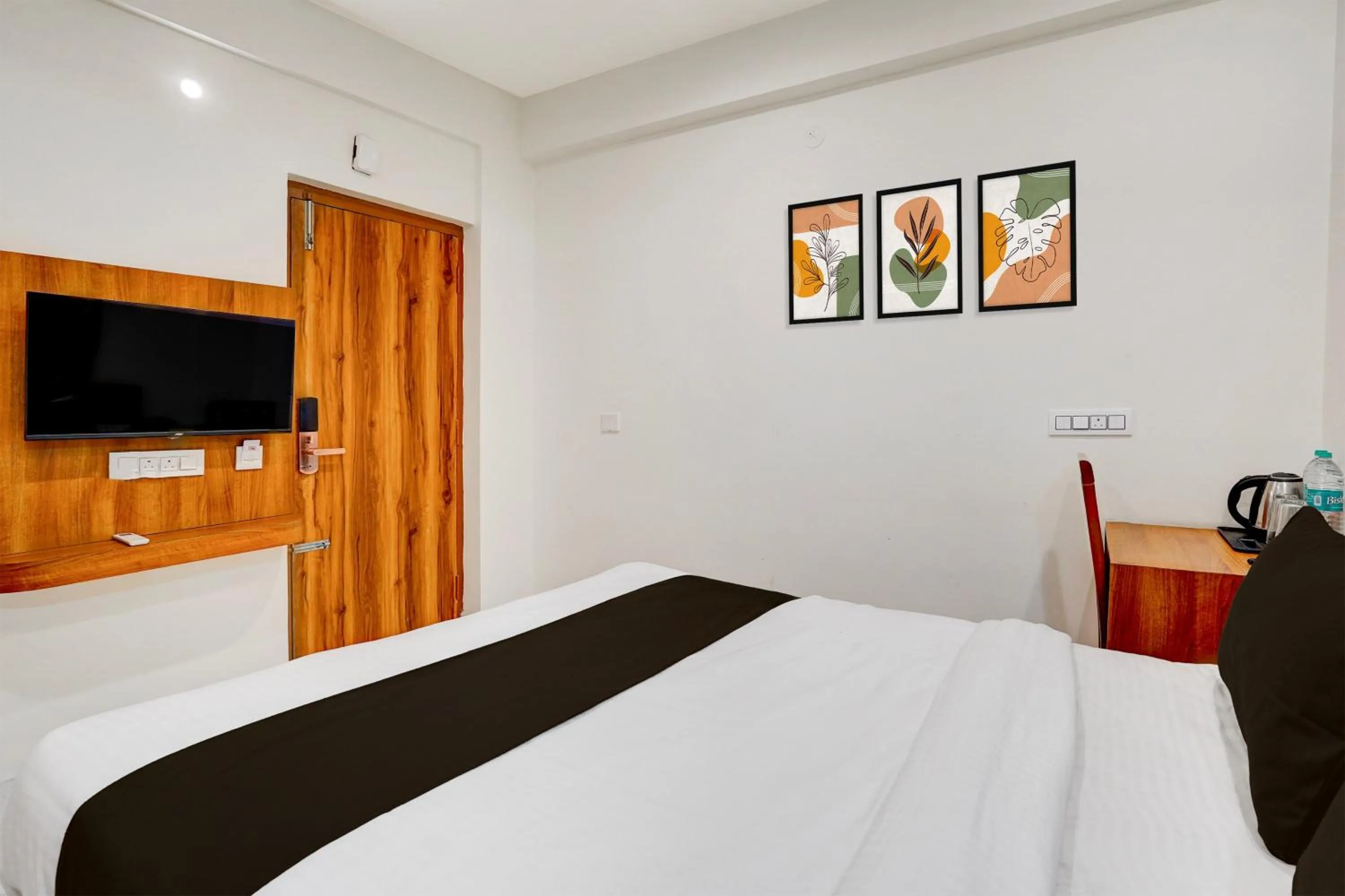 Bedroom, Bed in Super Townhouse Marathahalli Near Sri Nagalingeshwar Swamy Temple Formerly Hotel Avenue