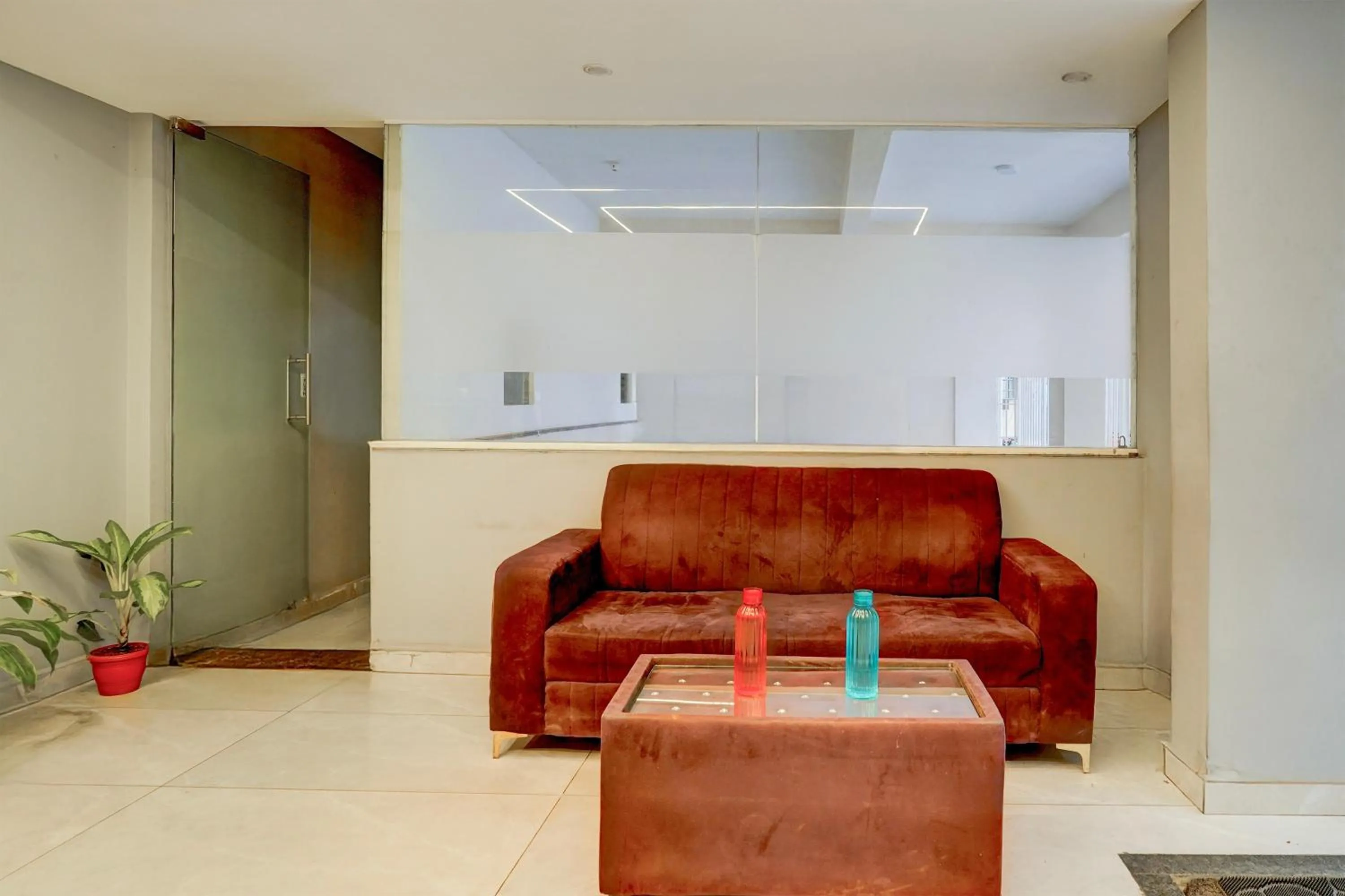 Bedroom in Super Townhouse Marathahalli Near Sri Nagalingeshwar Swamy Temple Formerly Hotel Avenue