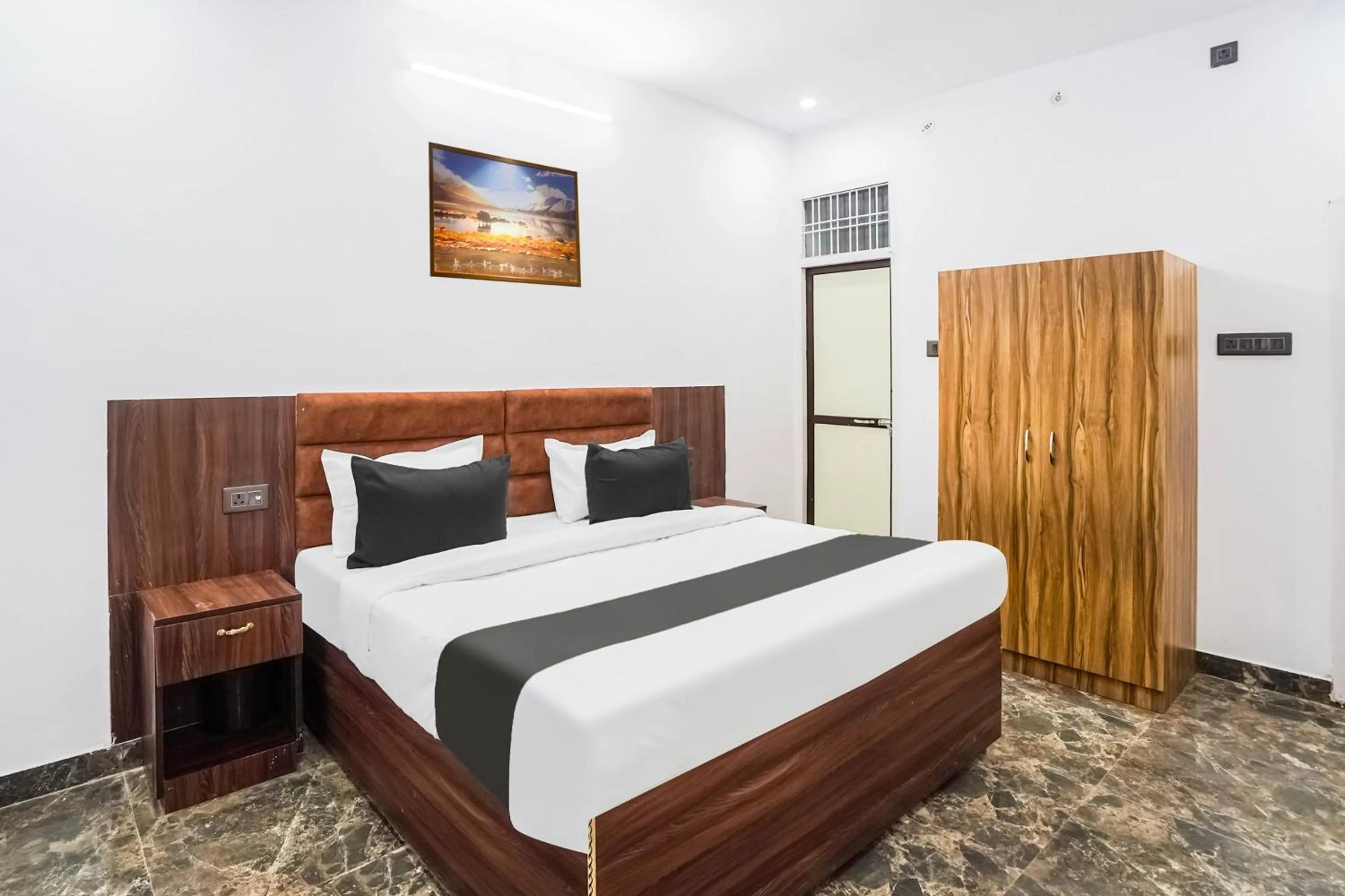 Bedroom, Bed in Hotel O Shivankar Paradise