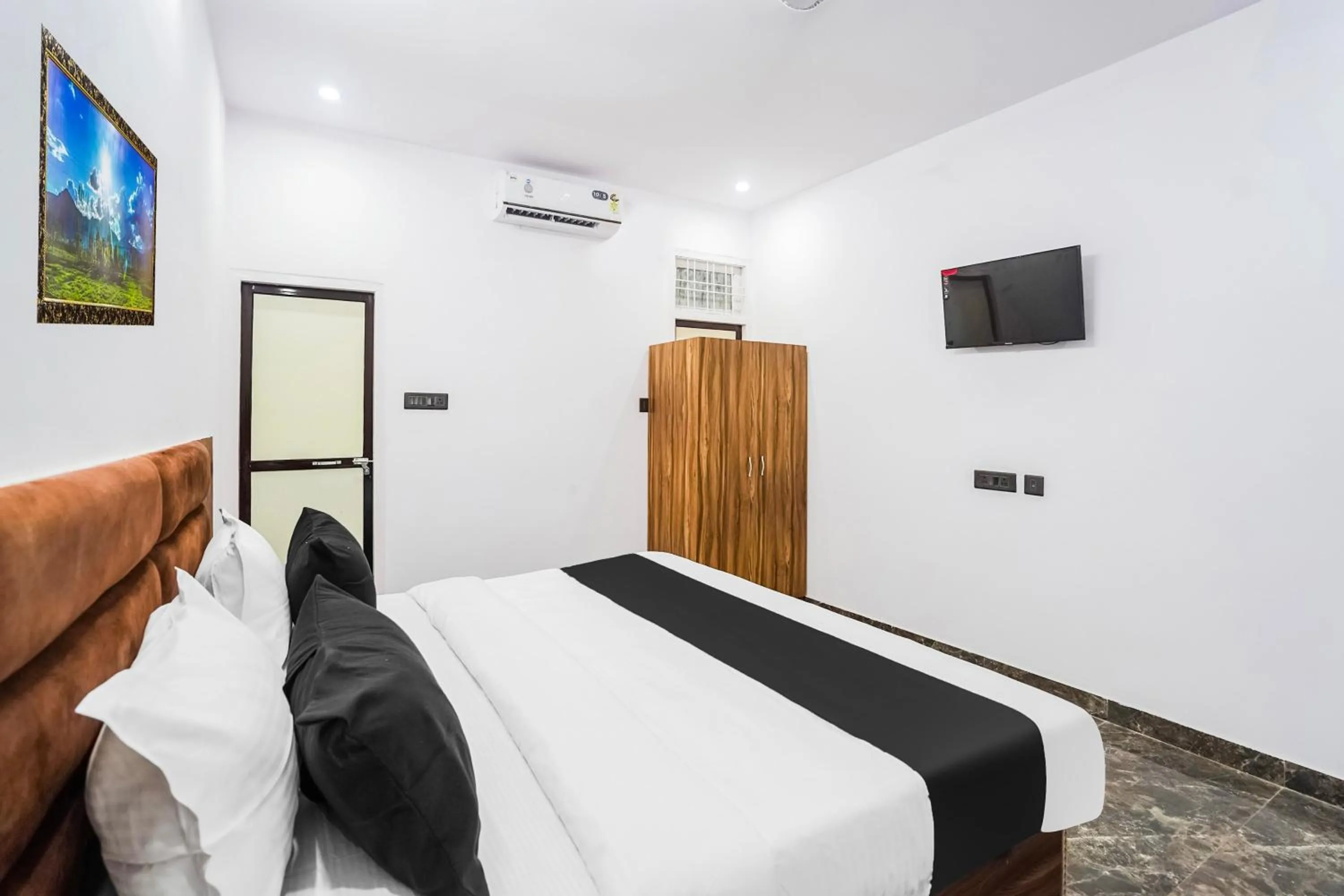 Lobby or reception, Bed in Hotel O Shivankar Paradise