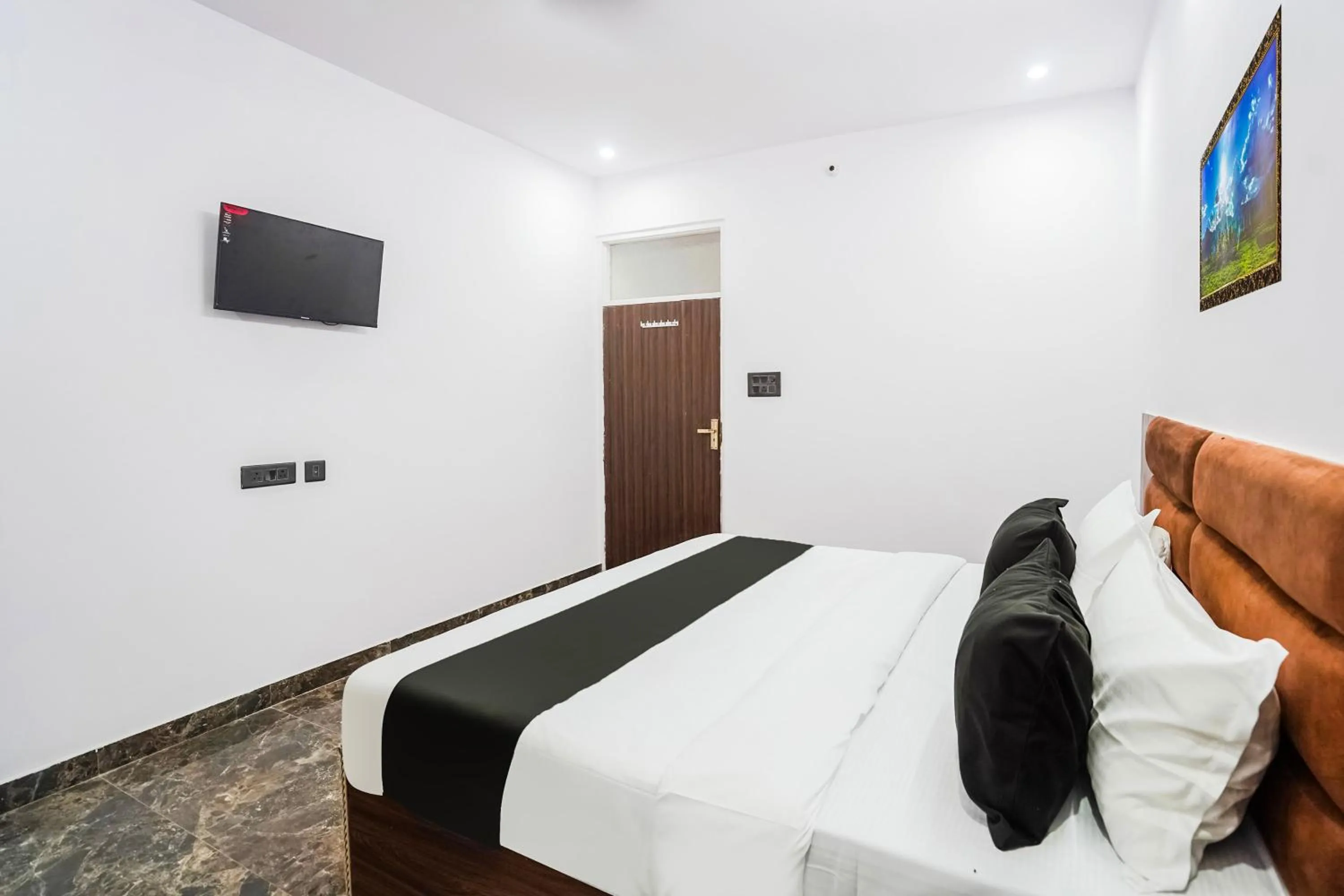 Facade/entrance, Bed in Hotel O Shivankar Paradise