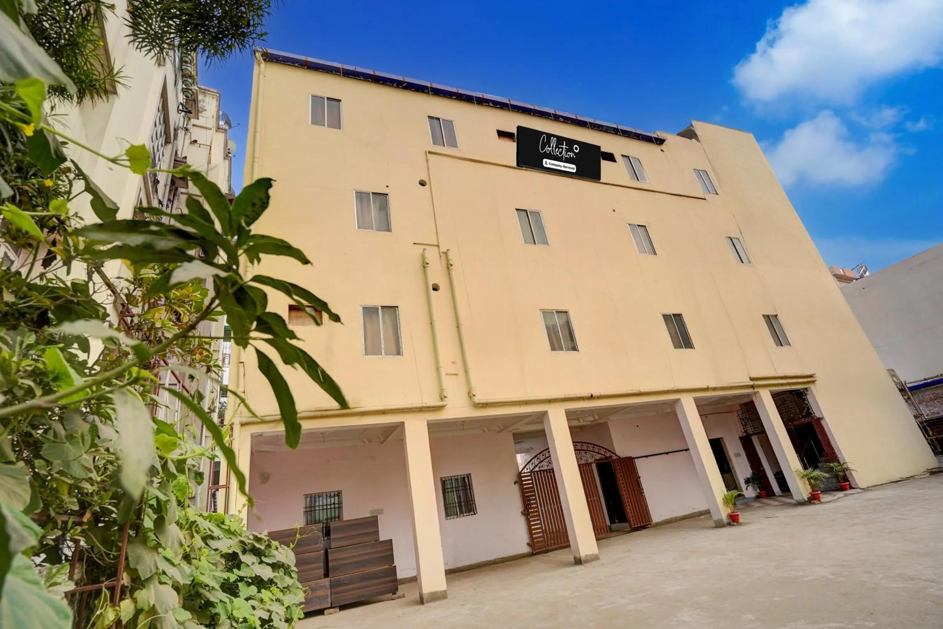 Facade/entrance in Super Collection O Patna Airport Formerly Hotel Shahi Mahal