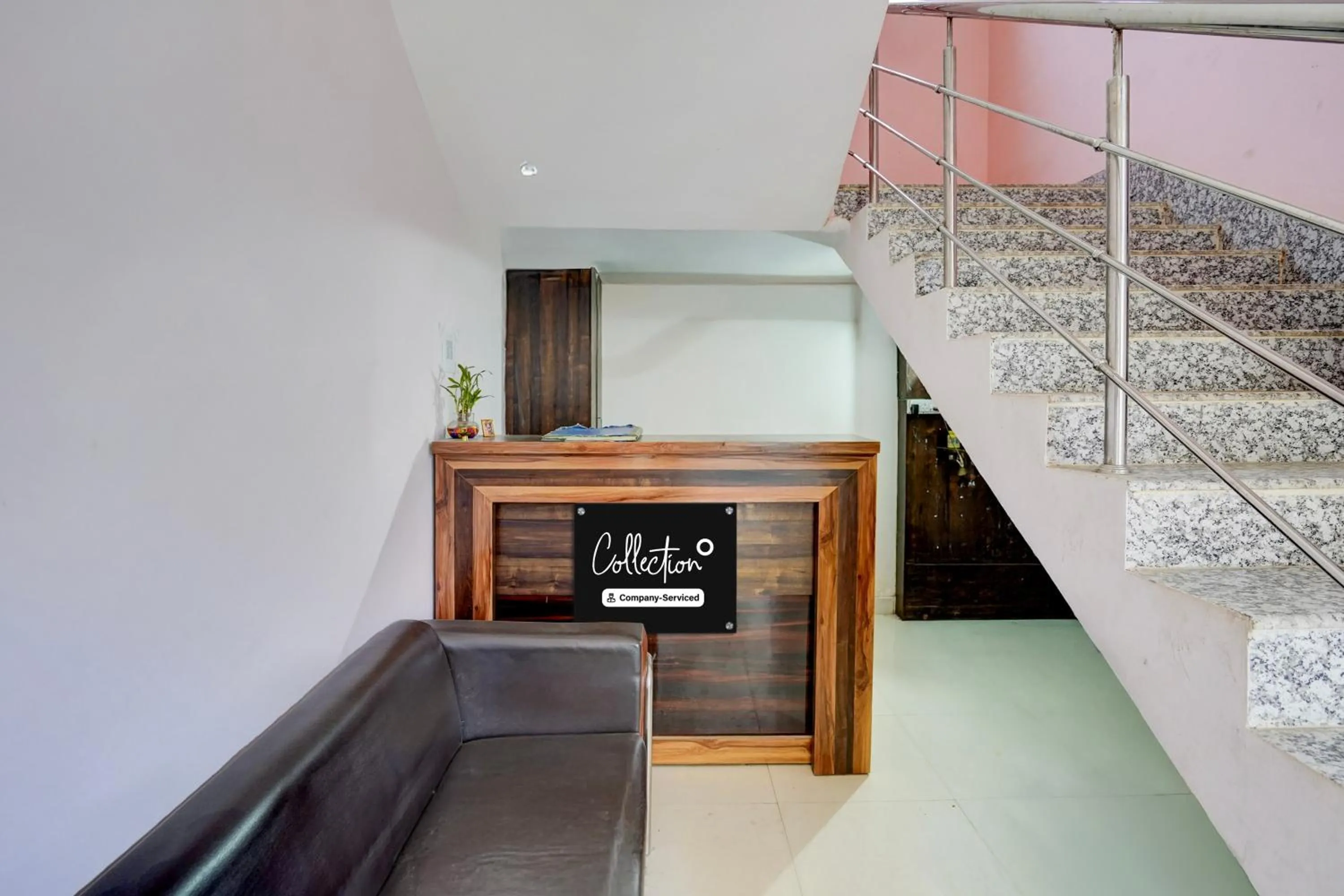 Lobby or reception in Super Collection O Patna Airport Formerly Hotel Shahi Mahal