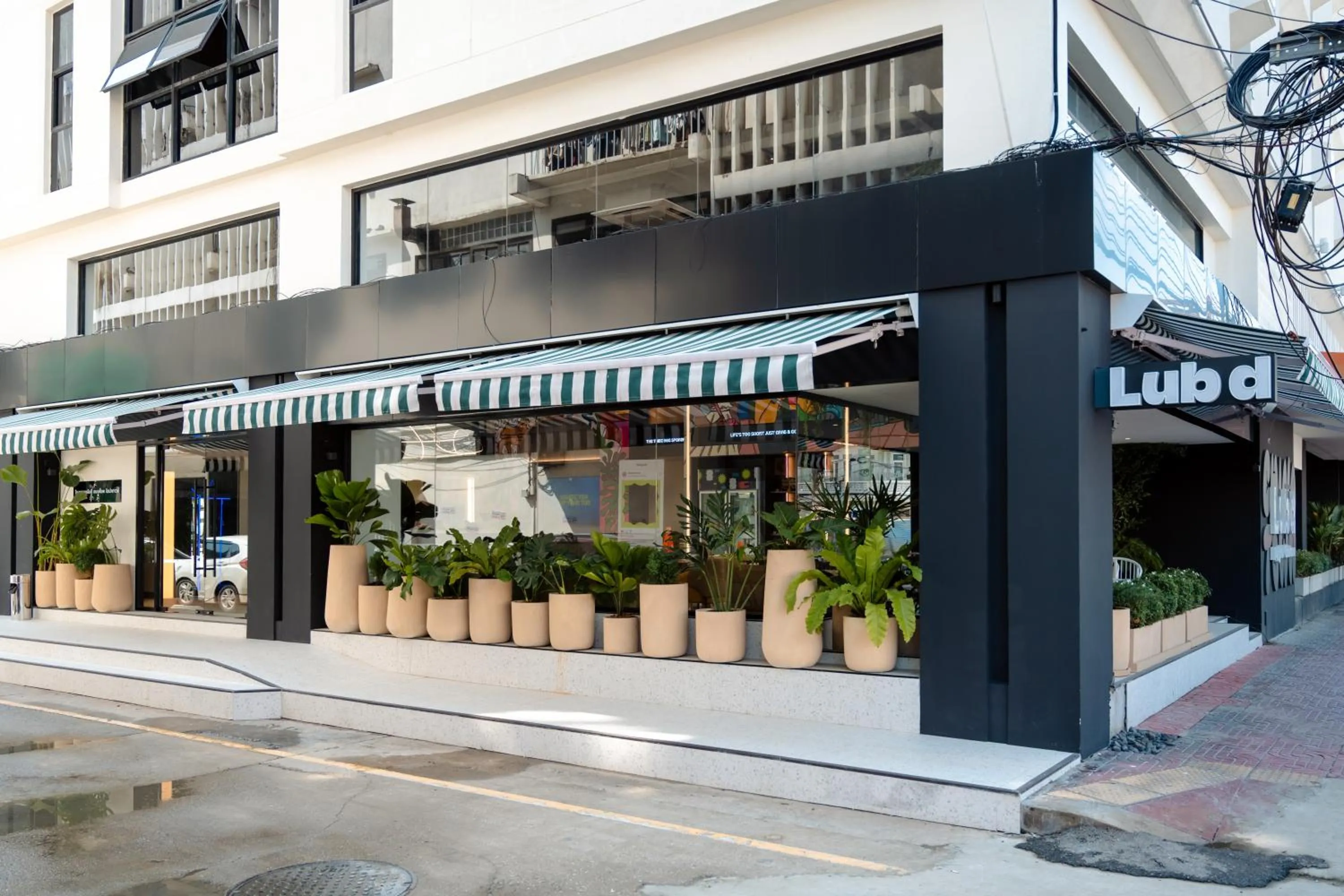 Property building in Lub d Bangkok Chinatown - Steps from Sam Yod MRT Station