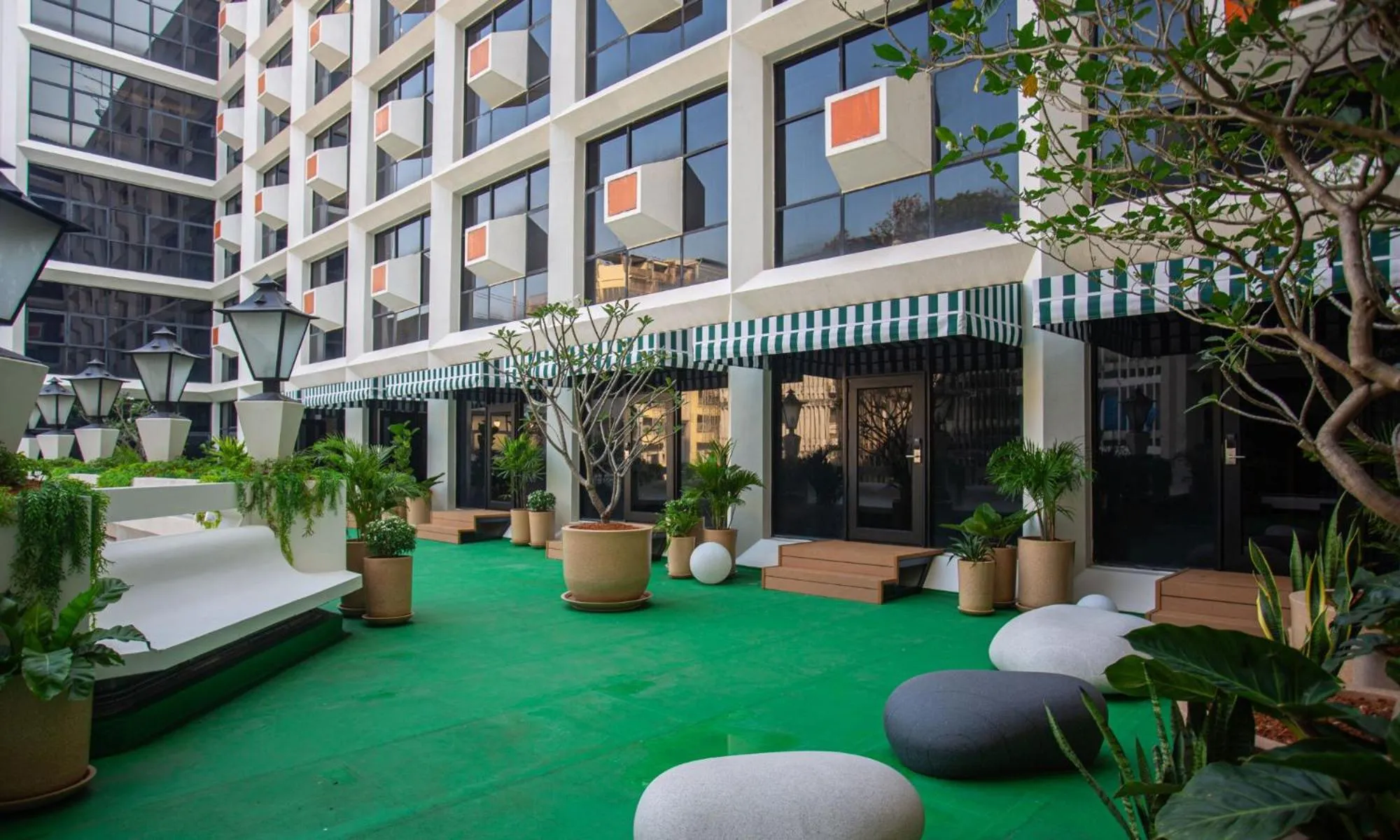 Property building in Lub d Bangkok Chinatown - Steps from Sam Yod MRT Station